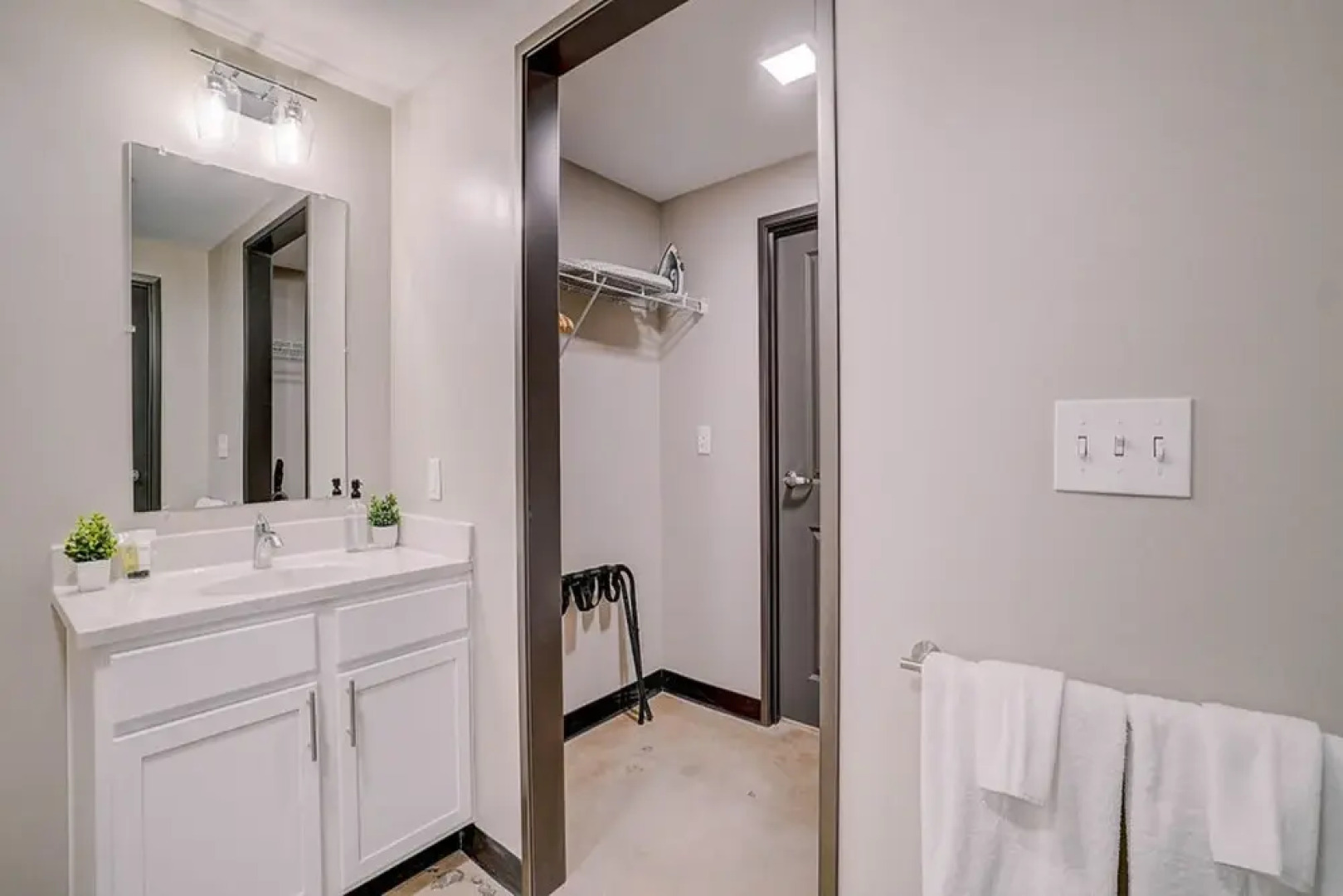 FRONTDESK Tower on Tenth Apts Birmingham