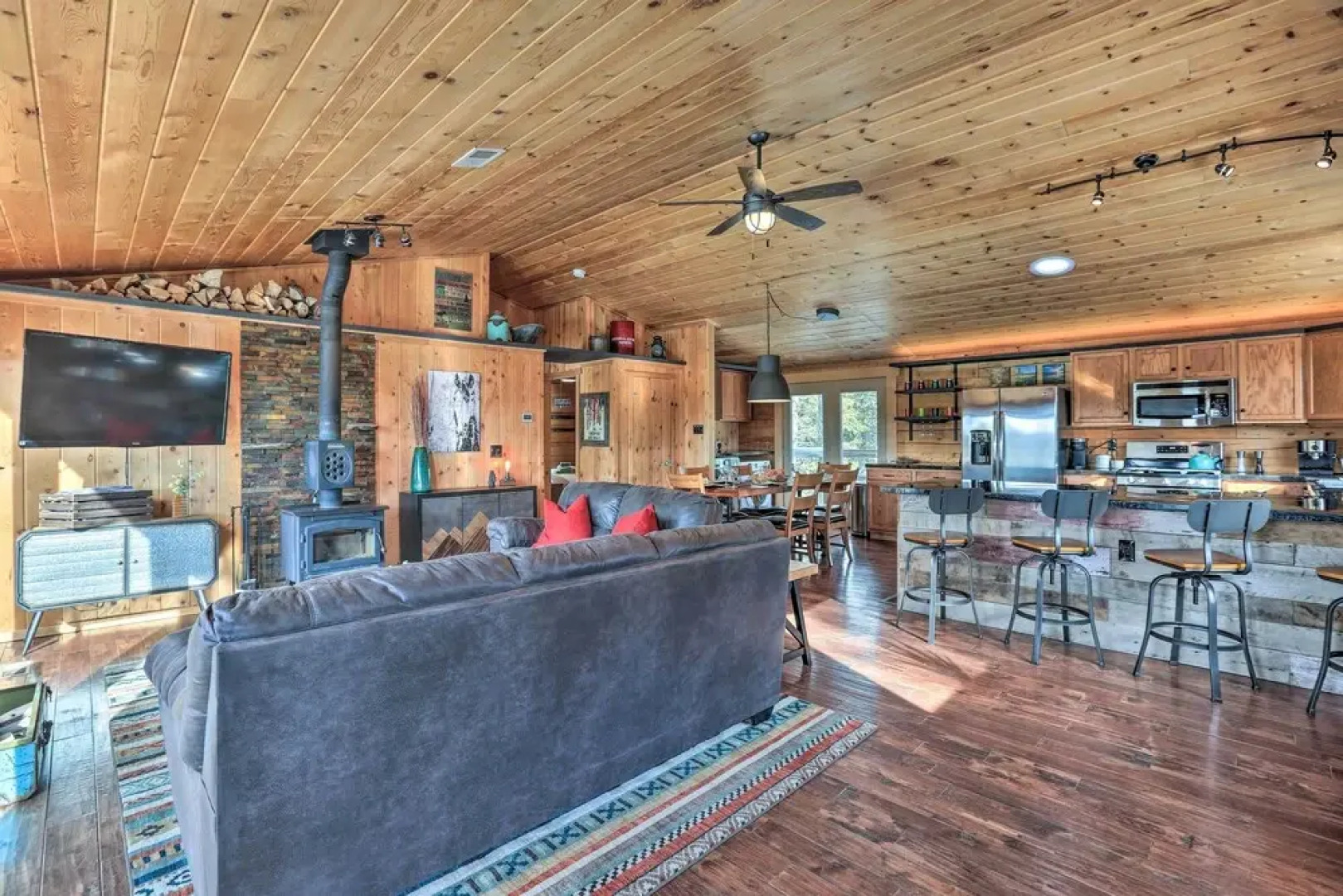 2 Mi to St Marys Glacier: Modern Cabin w/ Hot Tub