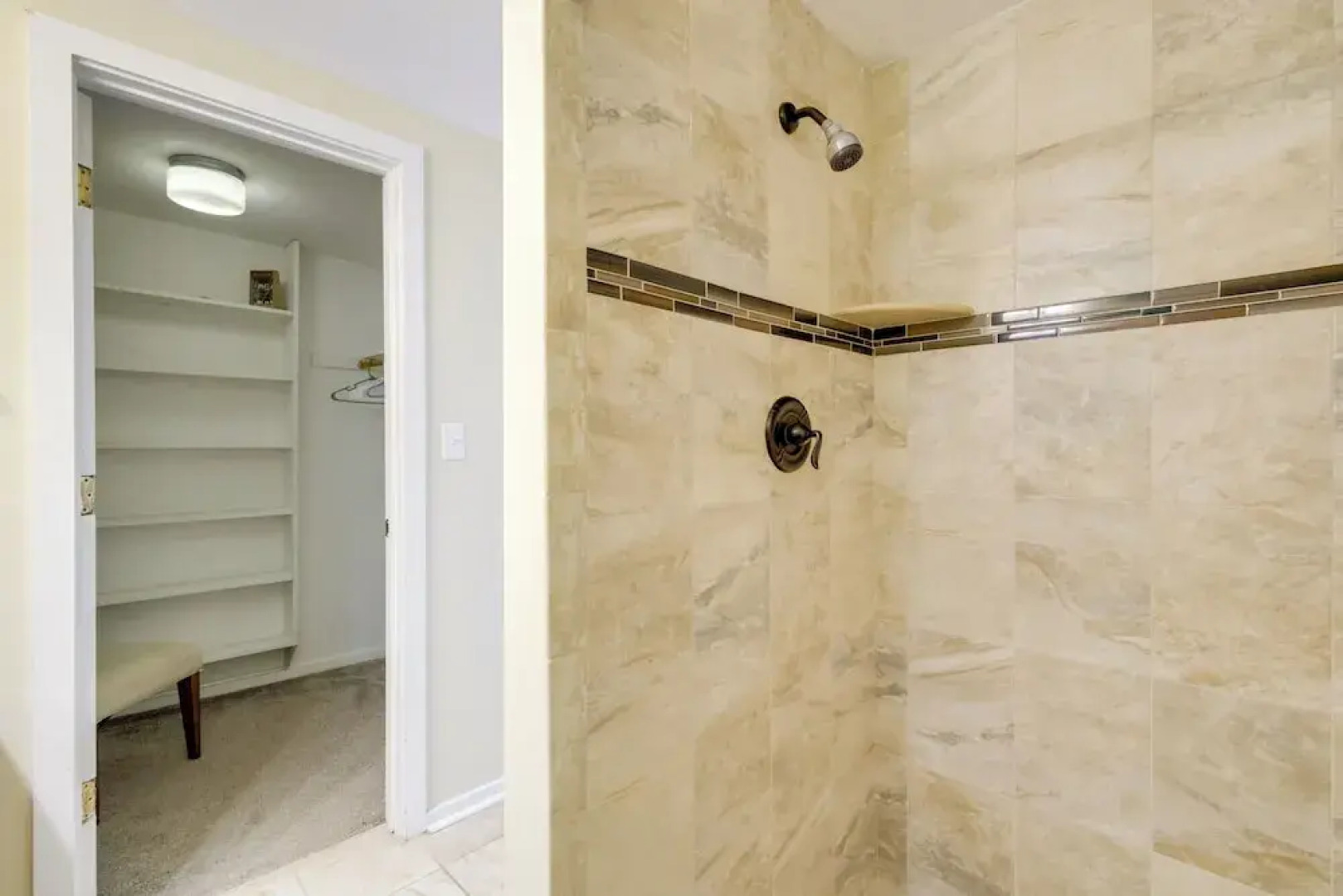 Lakefront Newport News Home, 6 Mi to City Center!