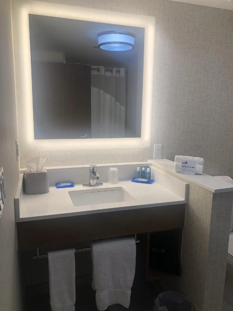 Holiday Inn Express Ft. Lauderdale Cruise-Airport by IHG