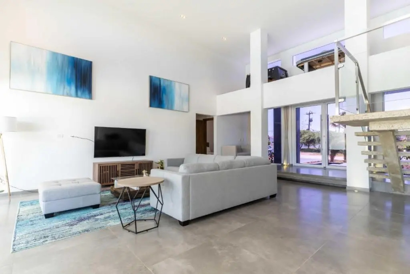 Grand Modern Villa 6-bedroom! Brand New! Heated Jacuzzi!