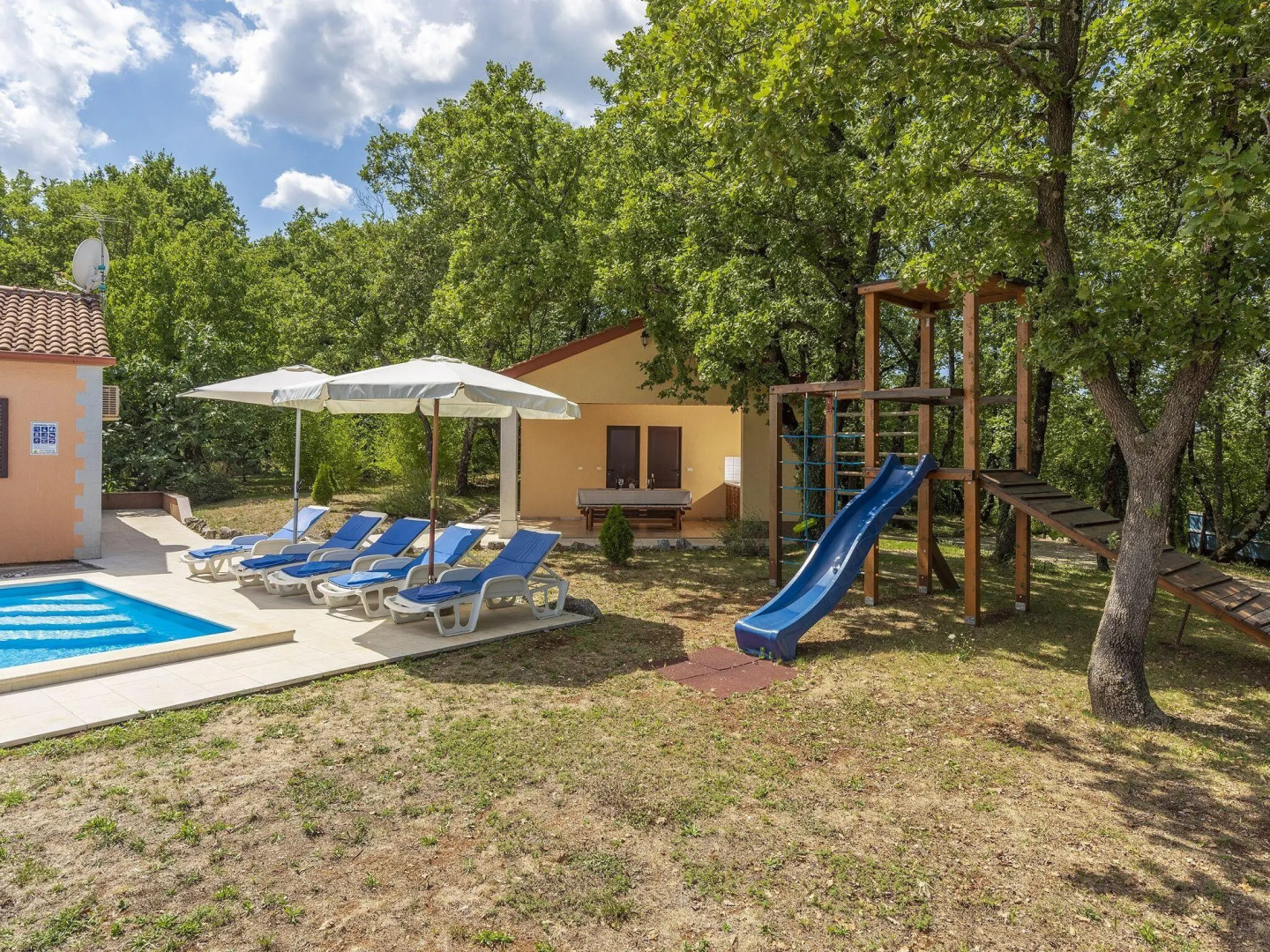 Holiday home Fragola with Outdoor Swimmingpool  in Tinjan