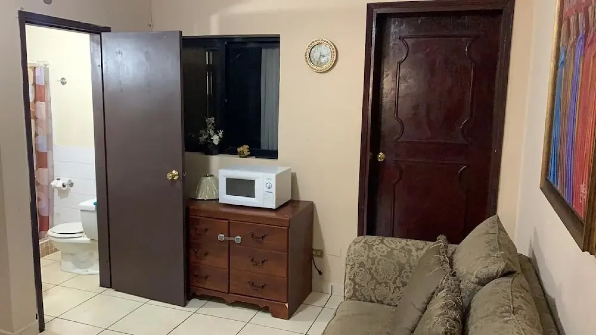 Lomas Apartments & Private Rooms