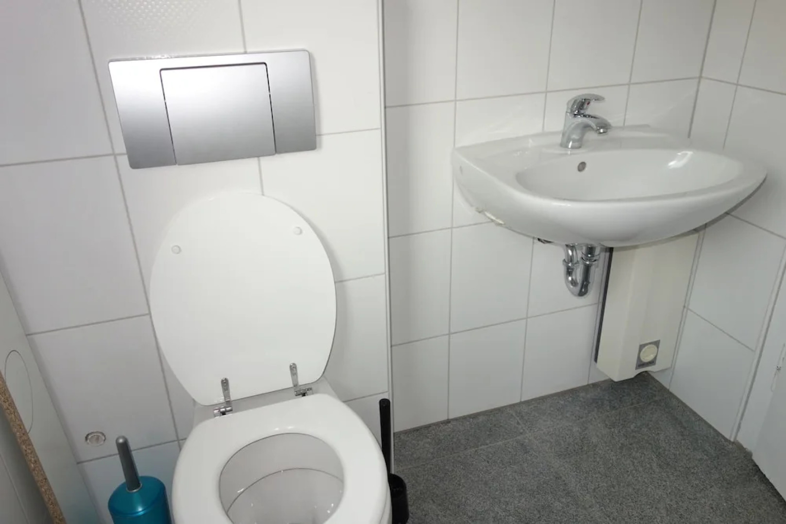 Tolstov-Hotels Large 3 Room Apartment with Garden