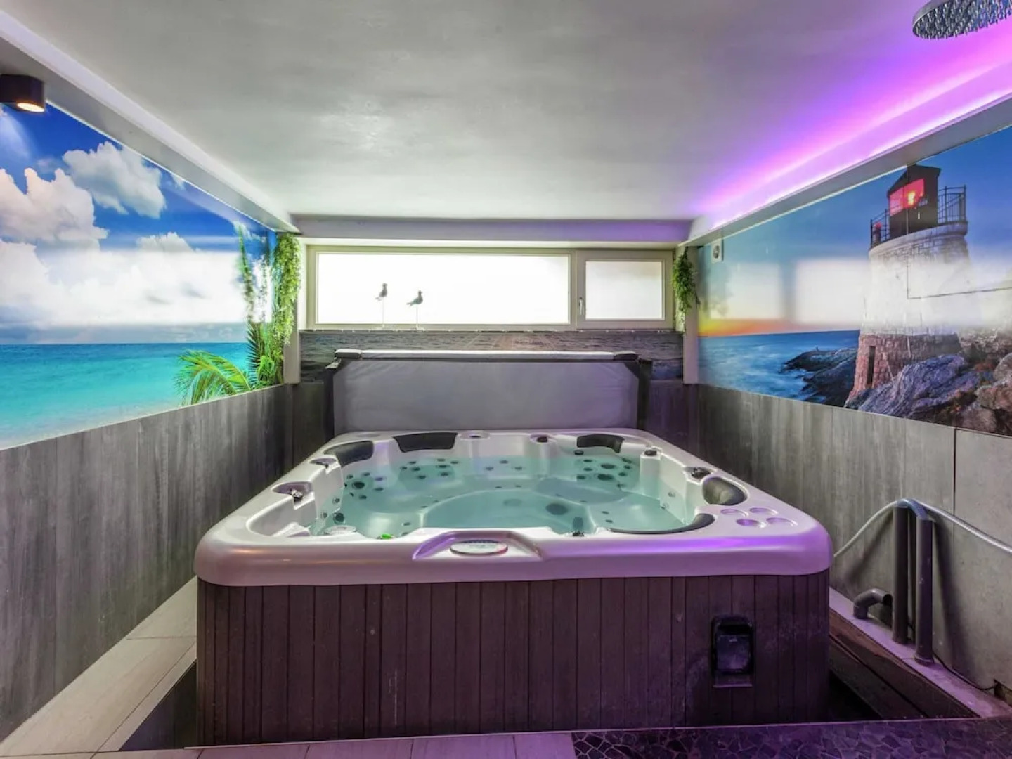 Luxury Villa with Sauna & Hot Tub in Middelkerke