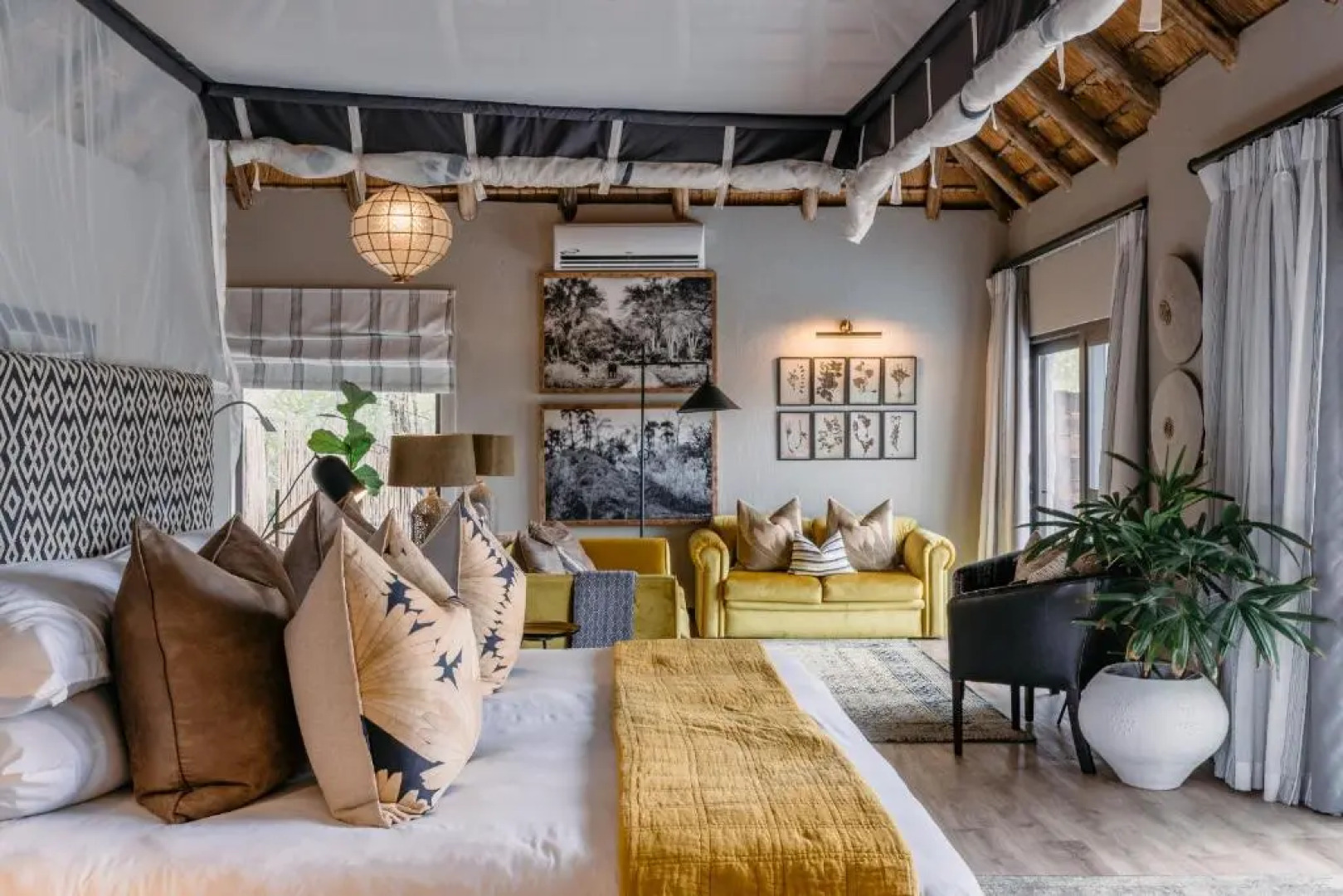 Thornybush Simbambili Lodge