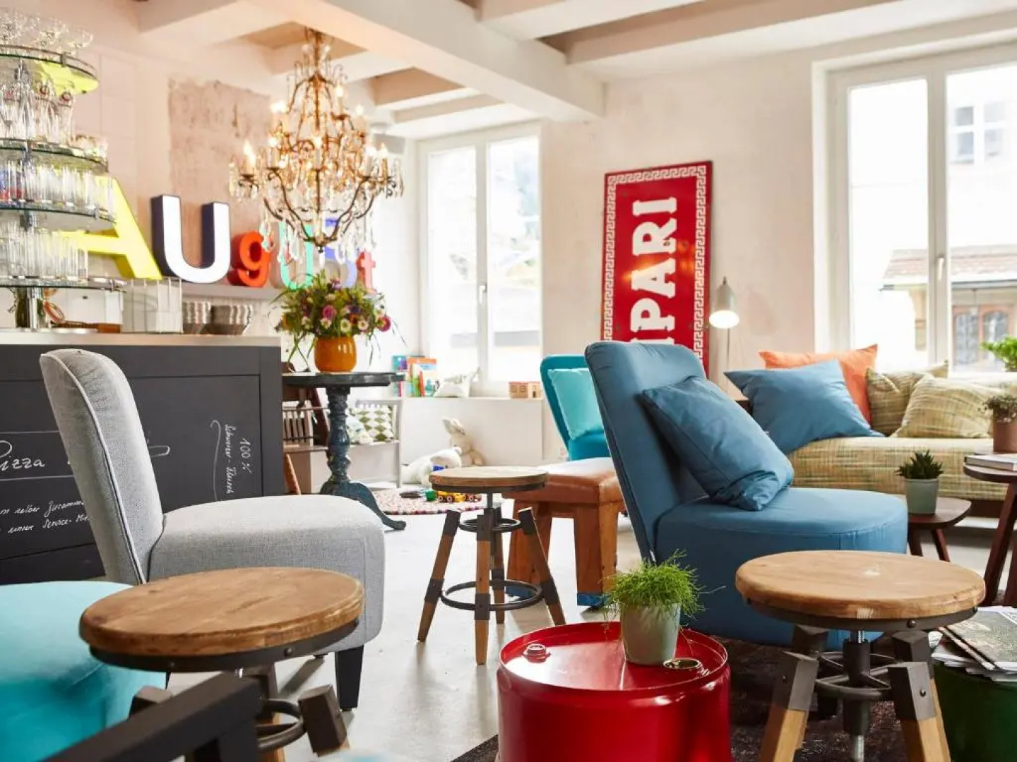 August Restaurant Hotel