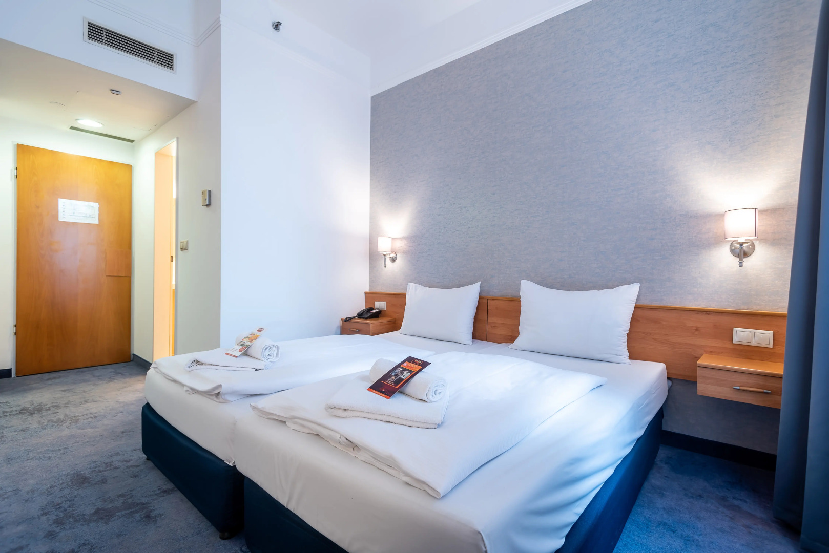 Отель East City