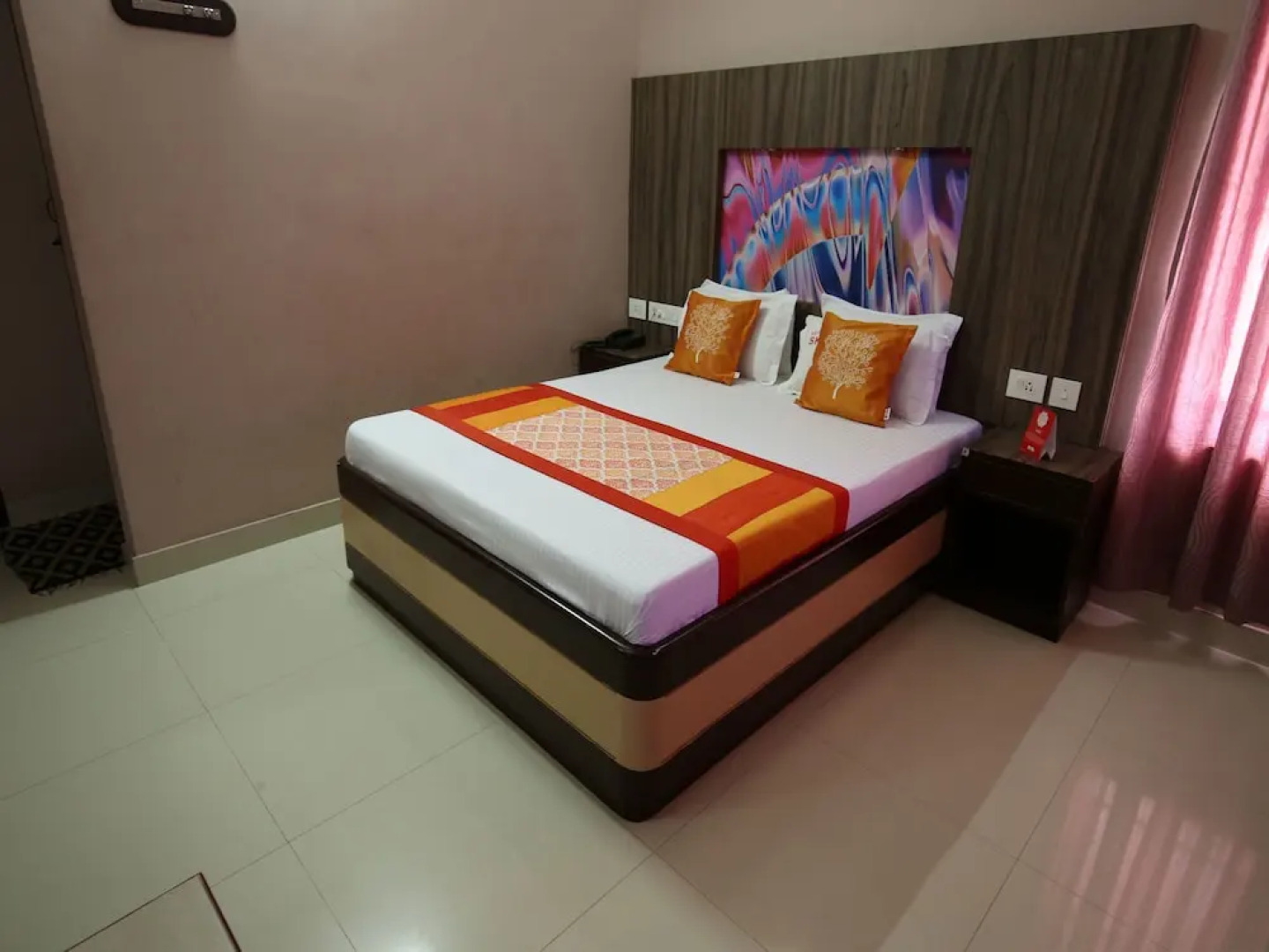 OYO 7878 Hotel Skyark