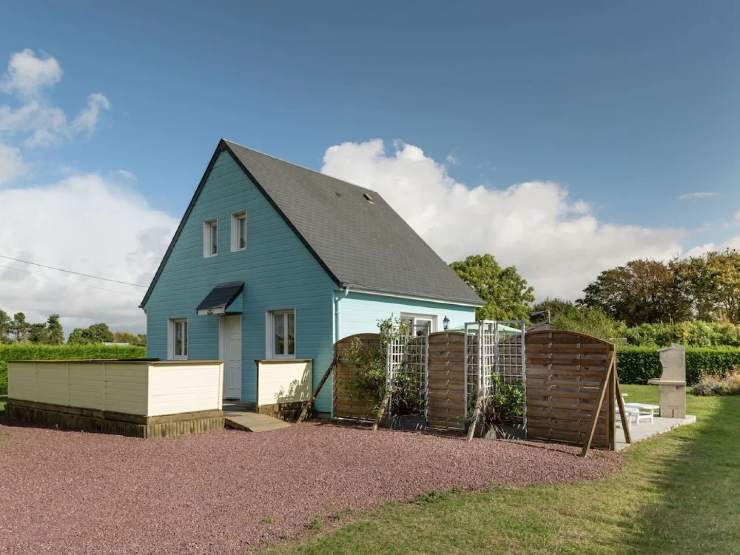 Lovely Holiday Home With Private Garden in Normandy