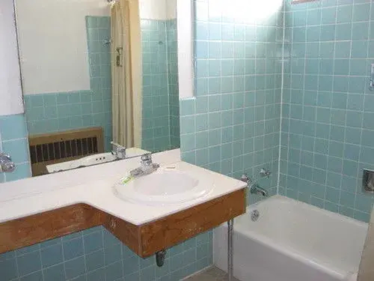 Budget Host Town Center