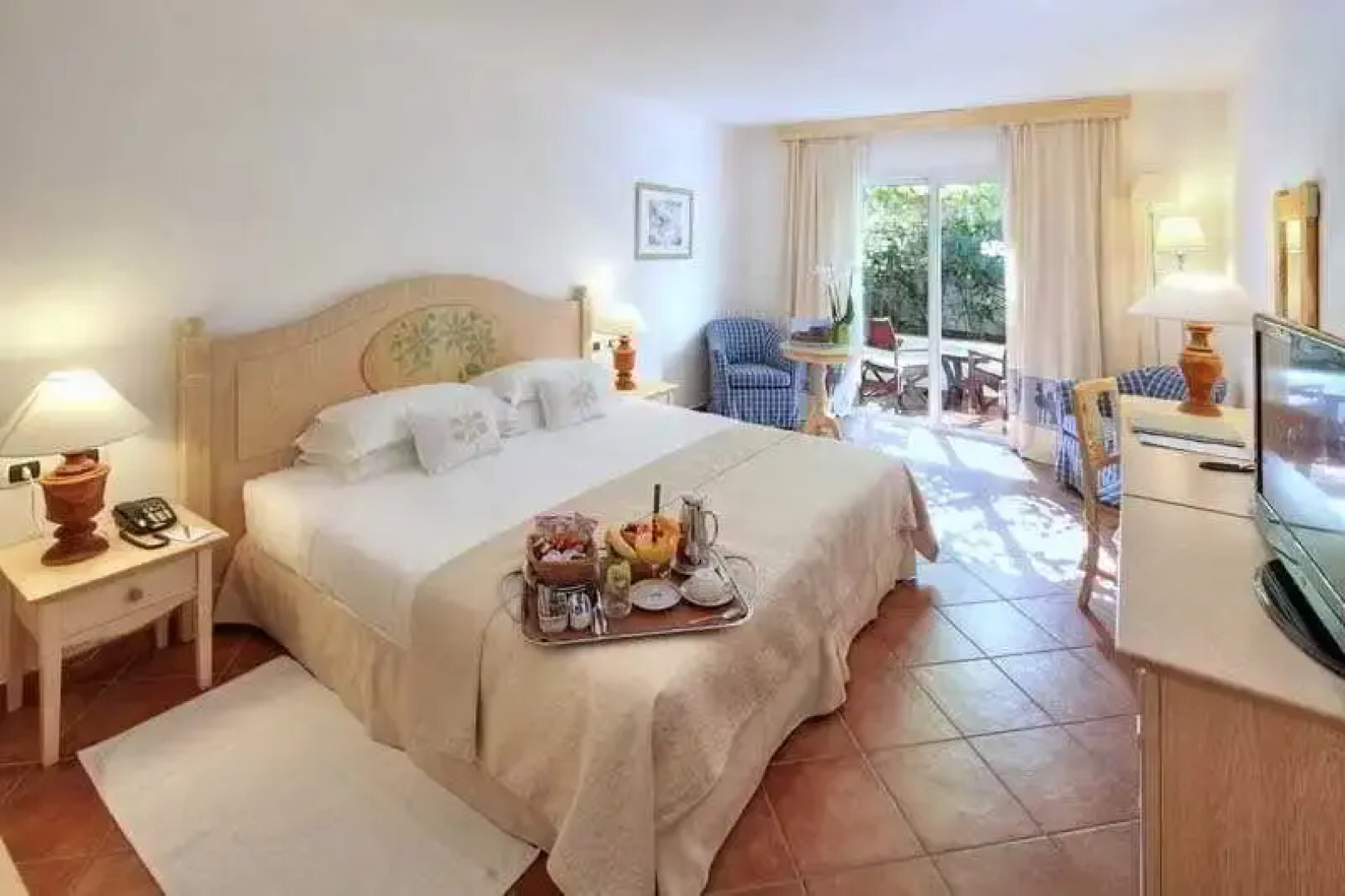 Jaspe Hotel, Manor Living