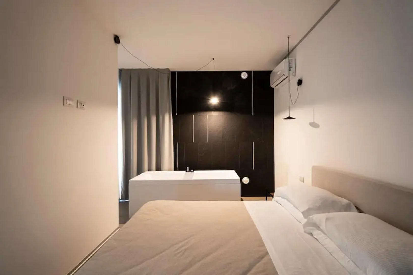 Alkamuri Posh Hotel Spa 107 Jacuzzi Suite