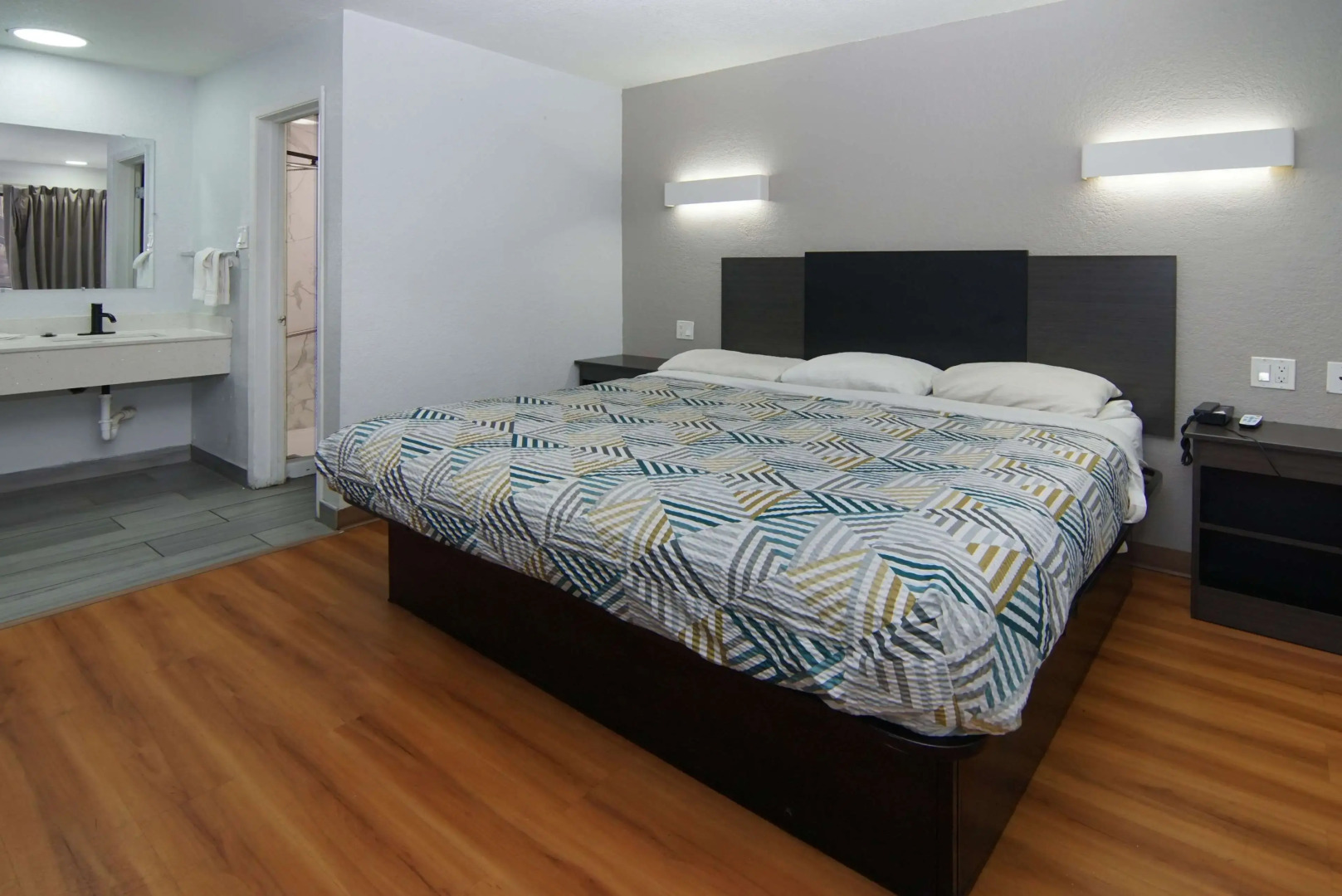 Motel 6 Red Oak, TX - Dallas