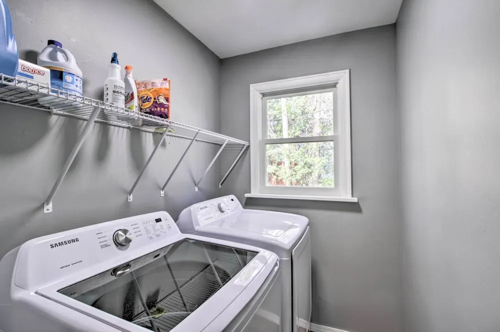 Cozy Getaway: 5 Miles to Duluth & Lake Superior!