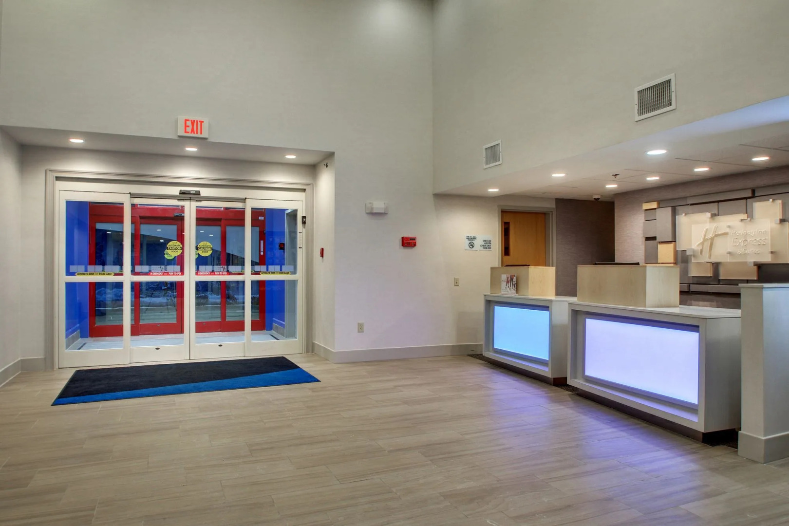 Holiday Inn Express & Suites Lincoln East - White Mountains by IHG