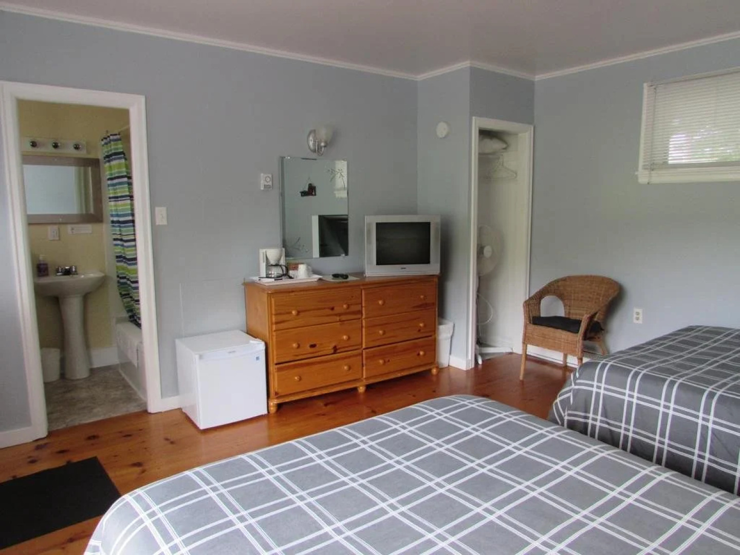 Lighthouse Motel & Cottages