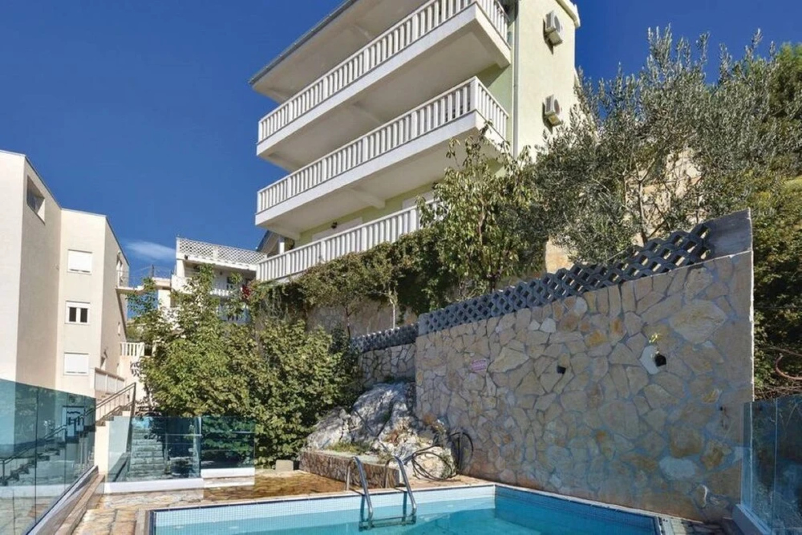 Emilie's House And Apartment