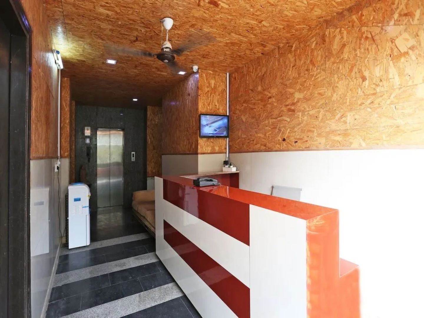 OYO 13592 Royal Stay Inn