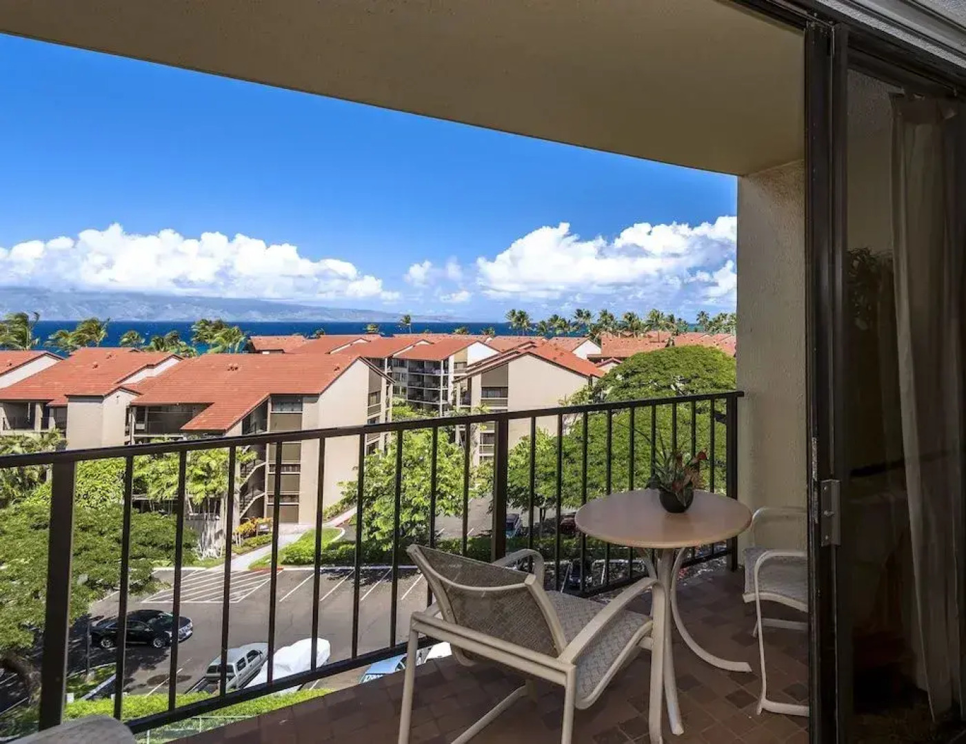 Kaanapali Shores Studio 742 Studio Bedroom Condo by RedAwning