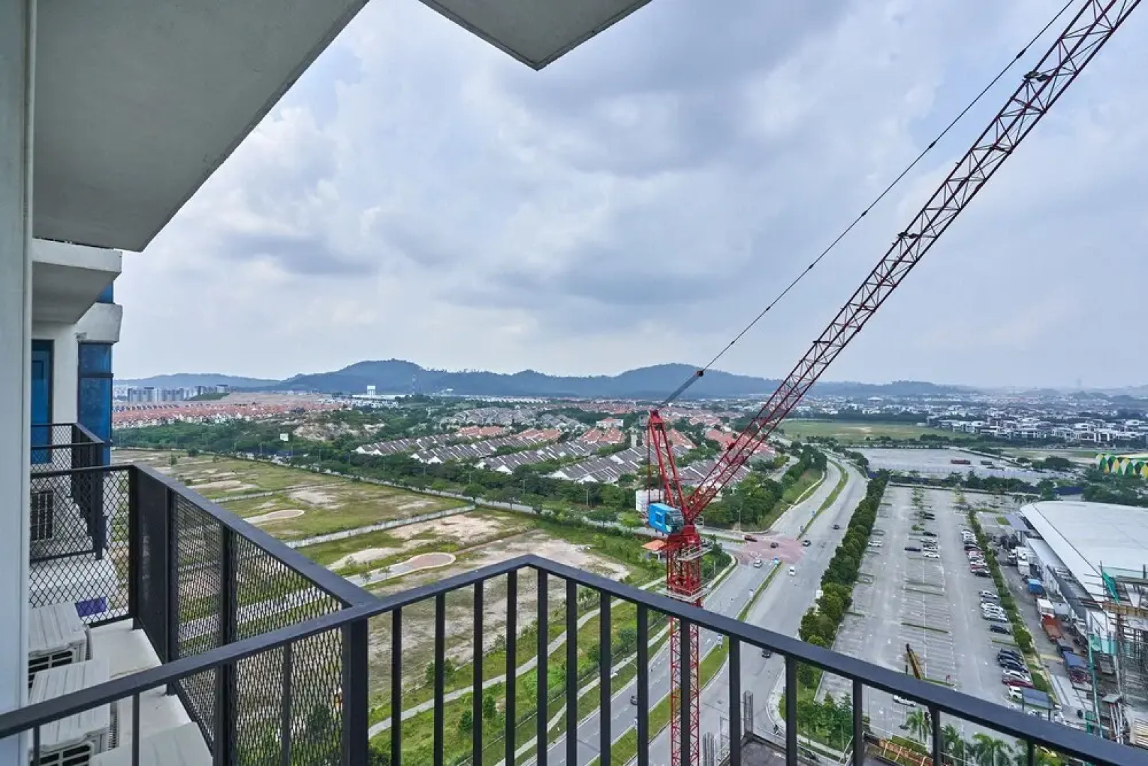 OYO Home 44002 Classic 2br Setia Alam Trefoil.