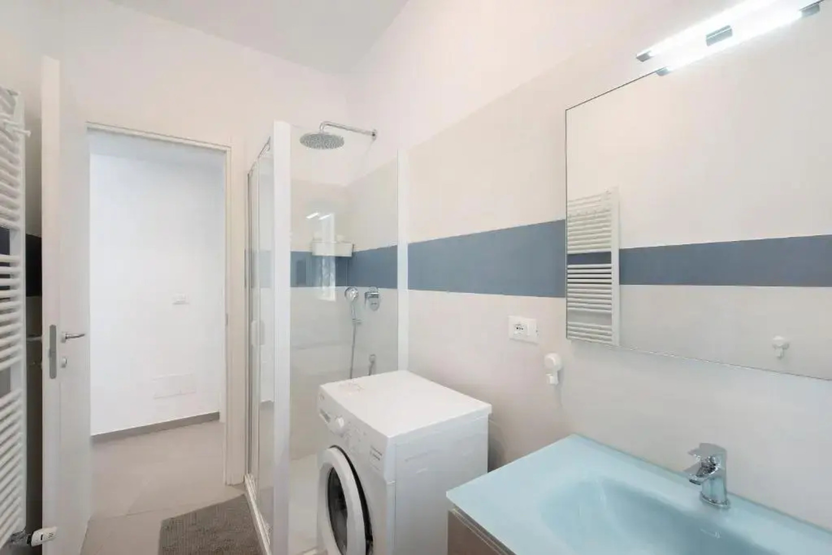 Valeria 3- Arenzanohost