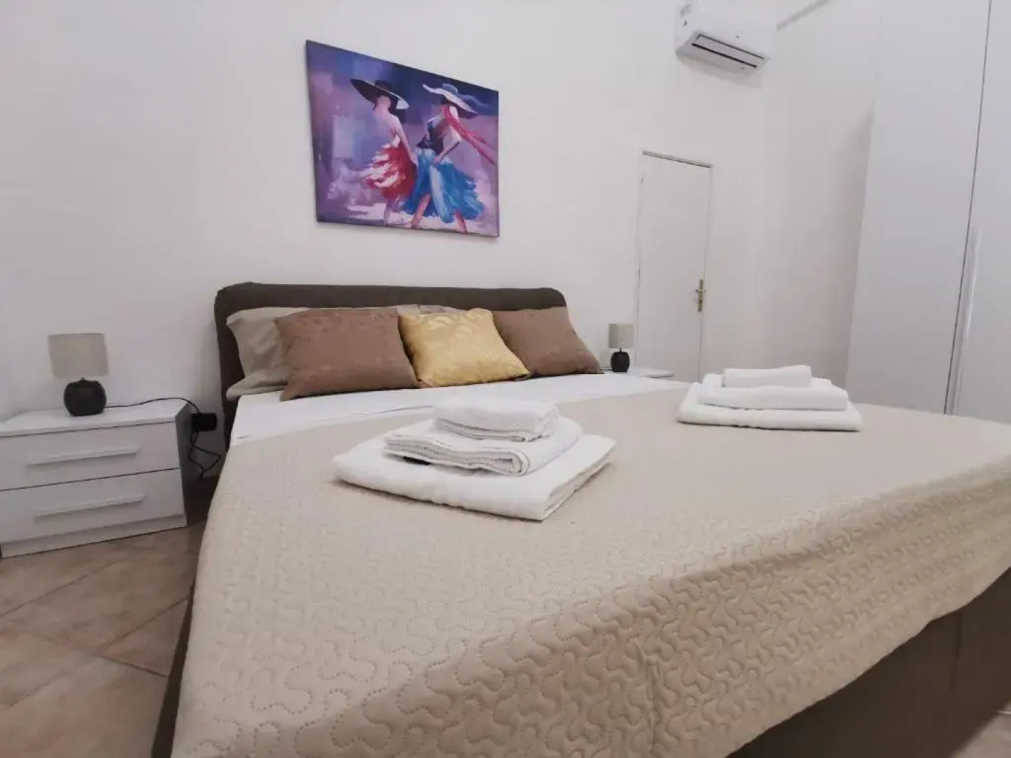 Don Carlo Casa Vacenze