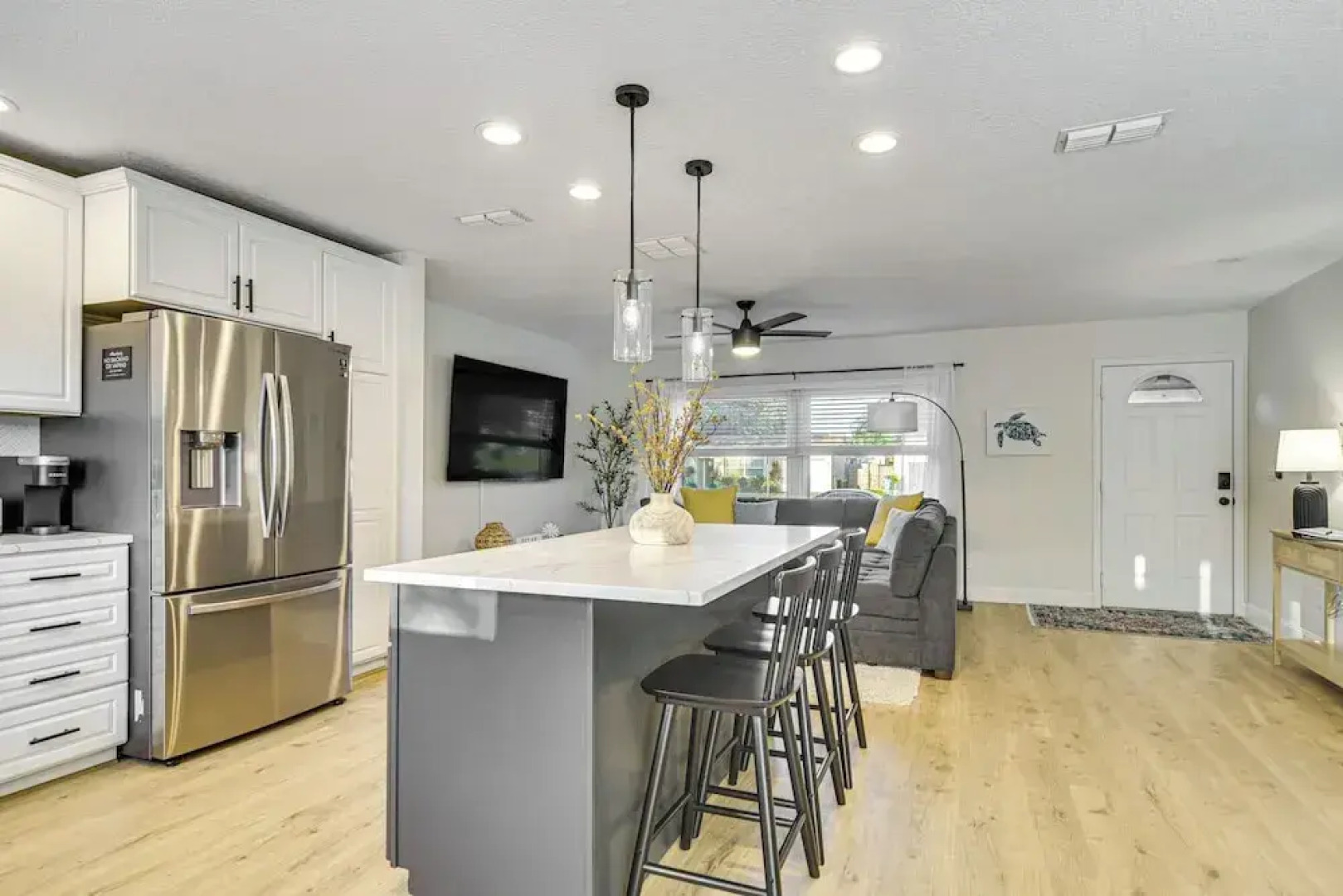 10 Mi to Dtwn St Petersburg: Mod Central Getaway