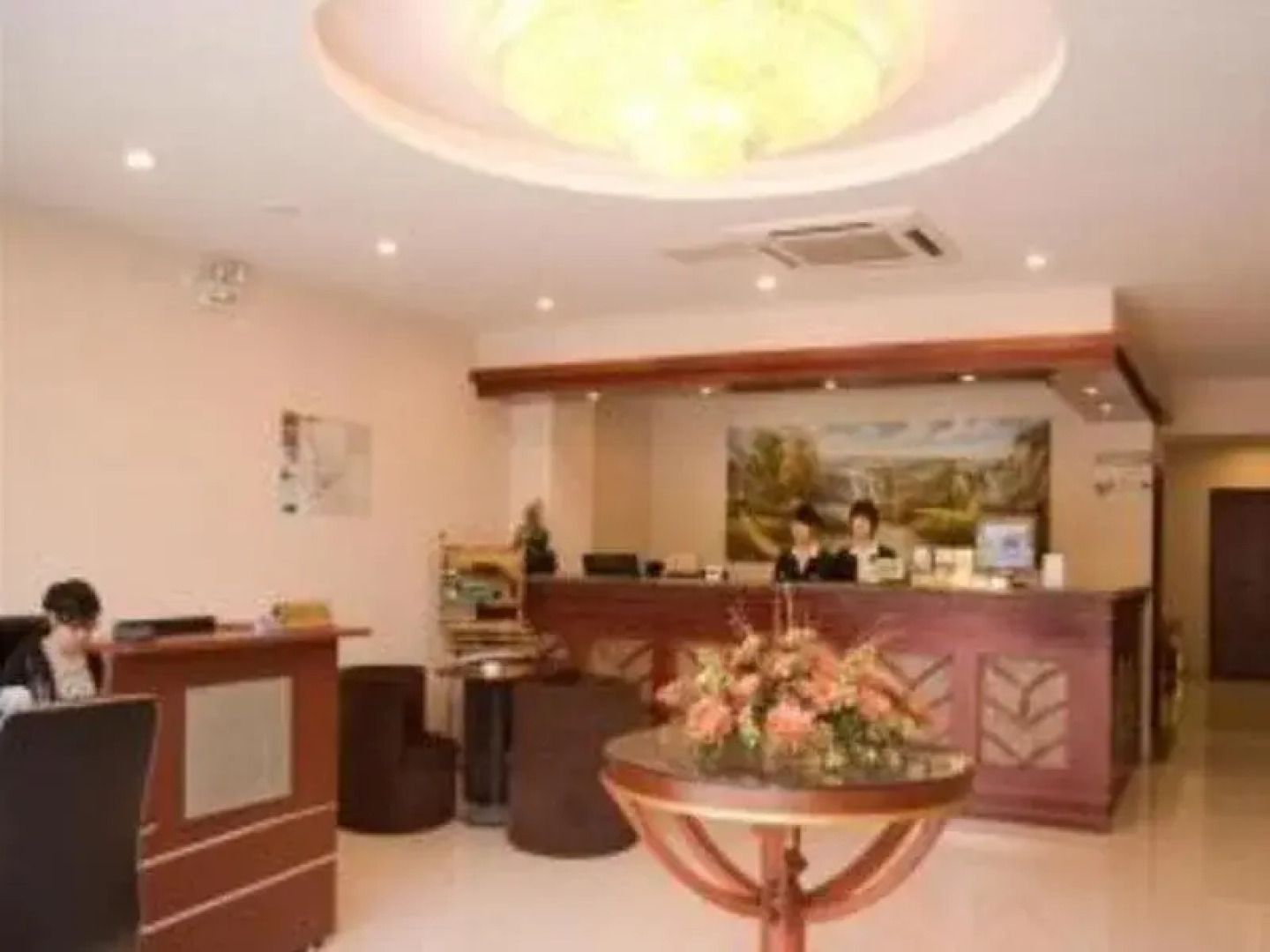 GreenTree Jiangdu Longcheng Express Hotel