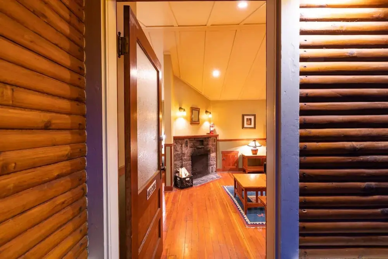 Johnston Canyon Lodge and Bungalows