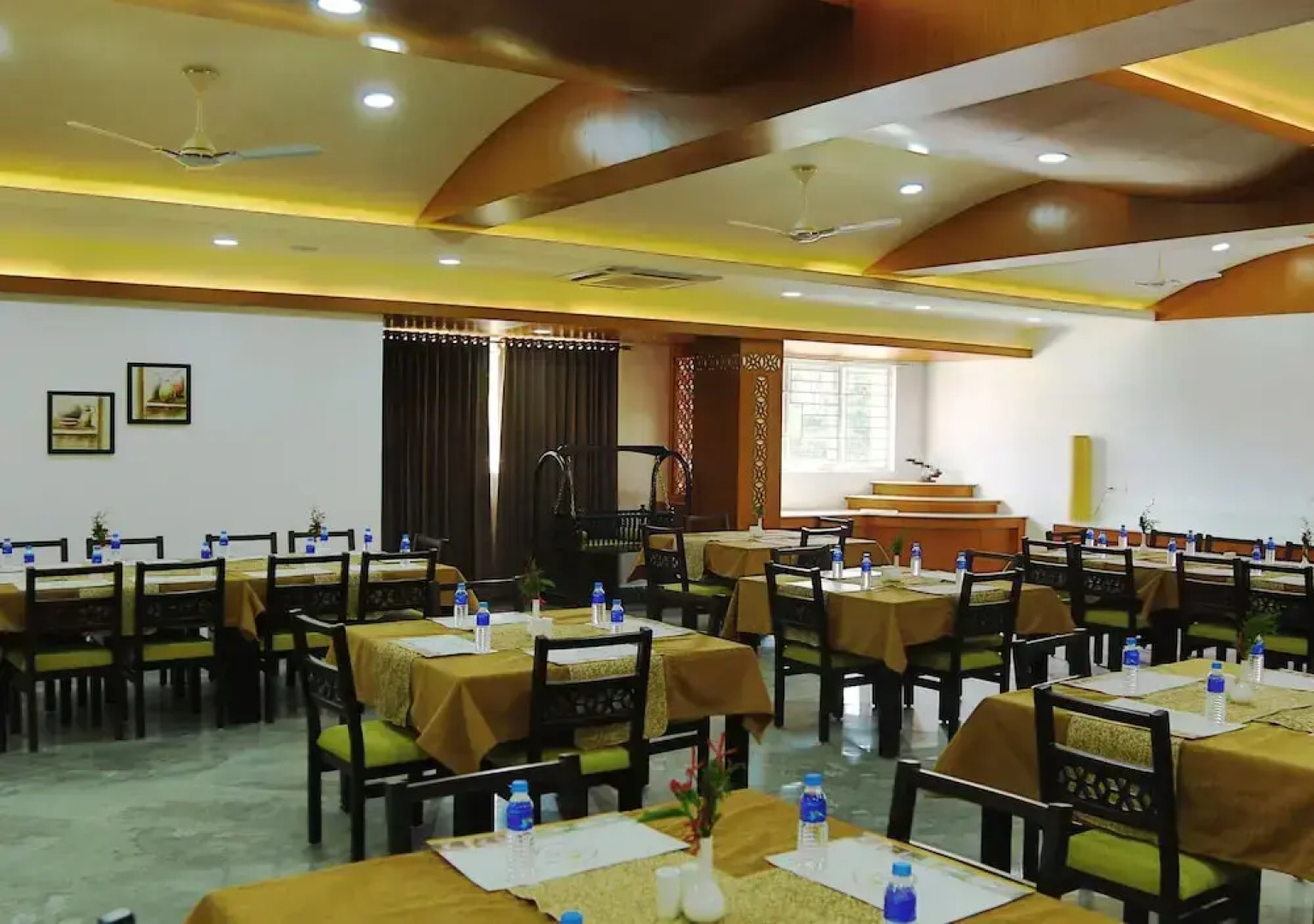 Kgees- HillTown Hotel