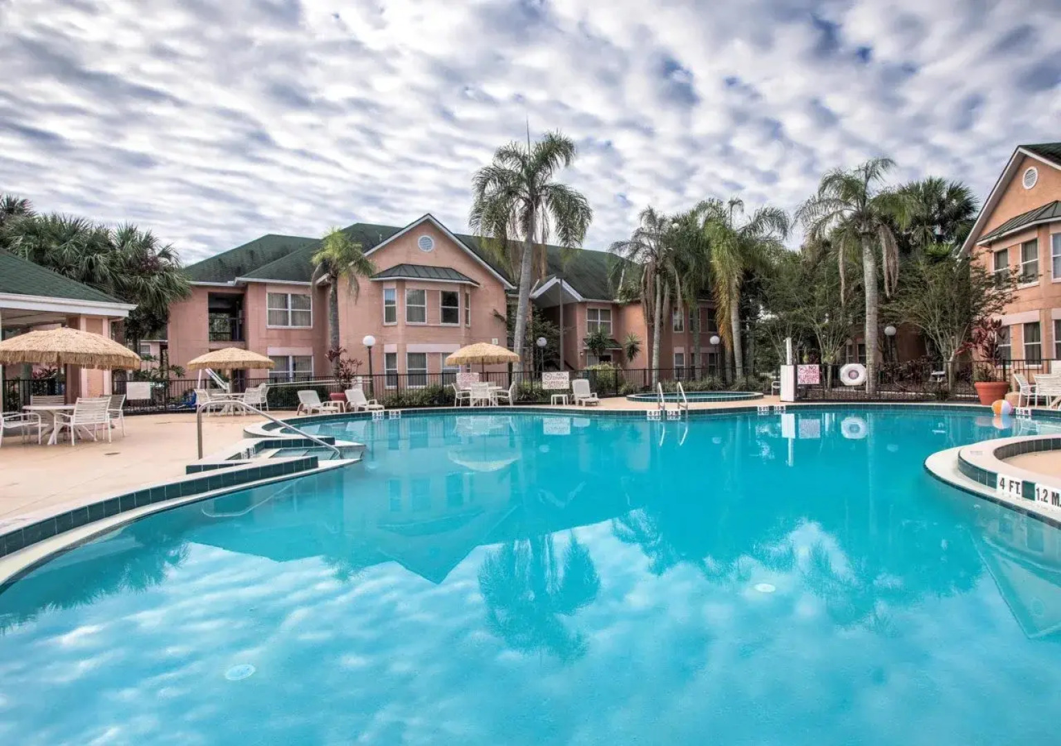 The Palms Hotel & Villas