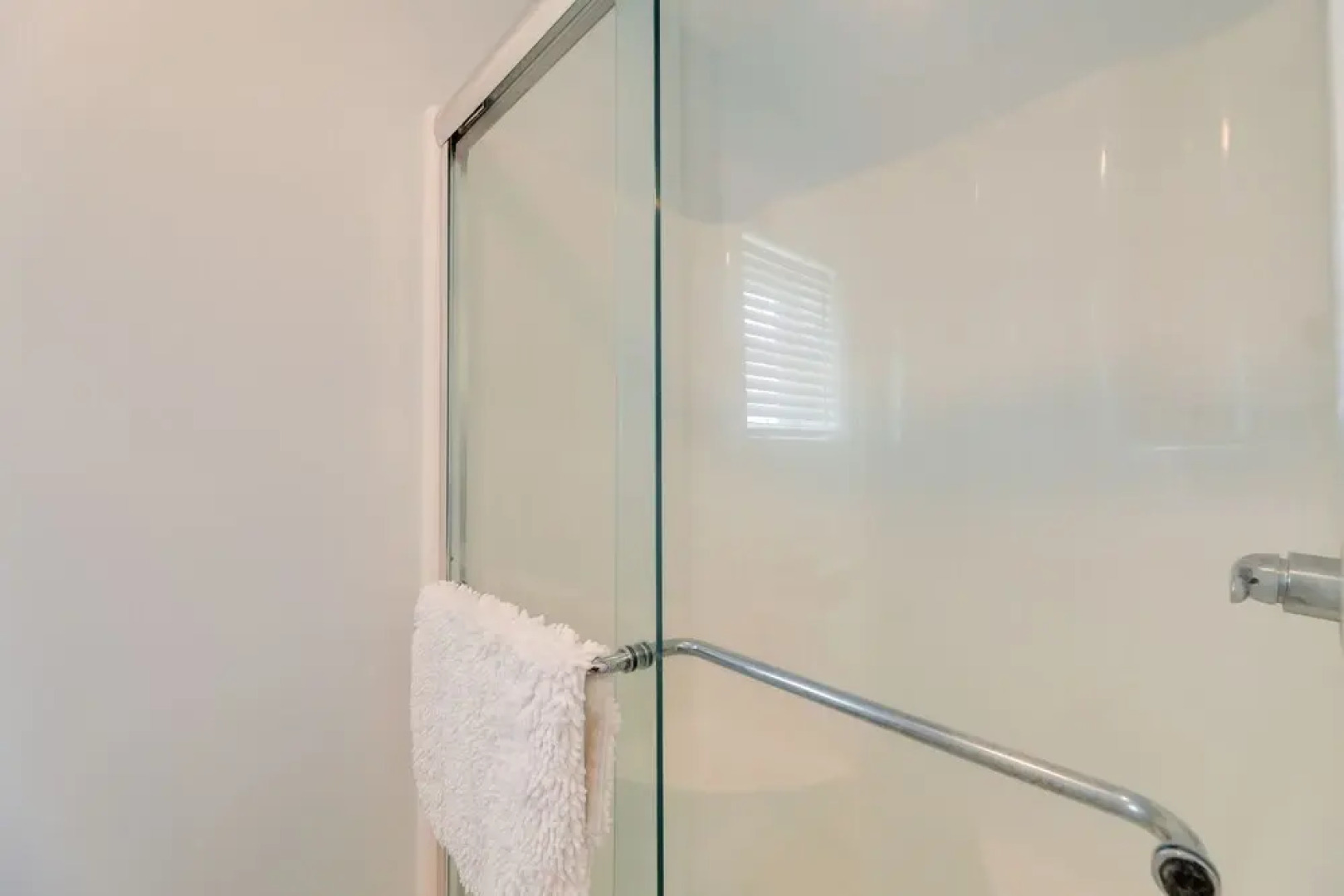 Emerald Isle Retreat - Steps Away From Beach!