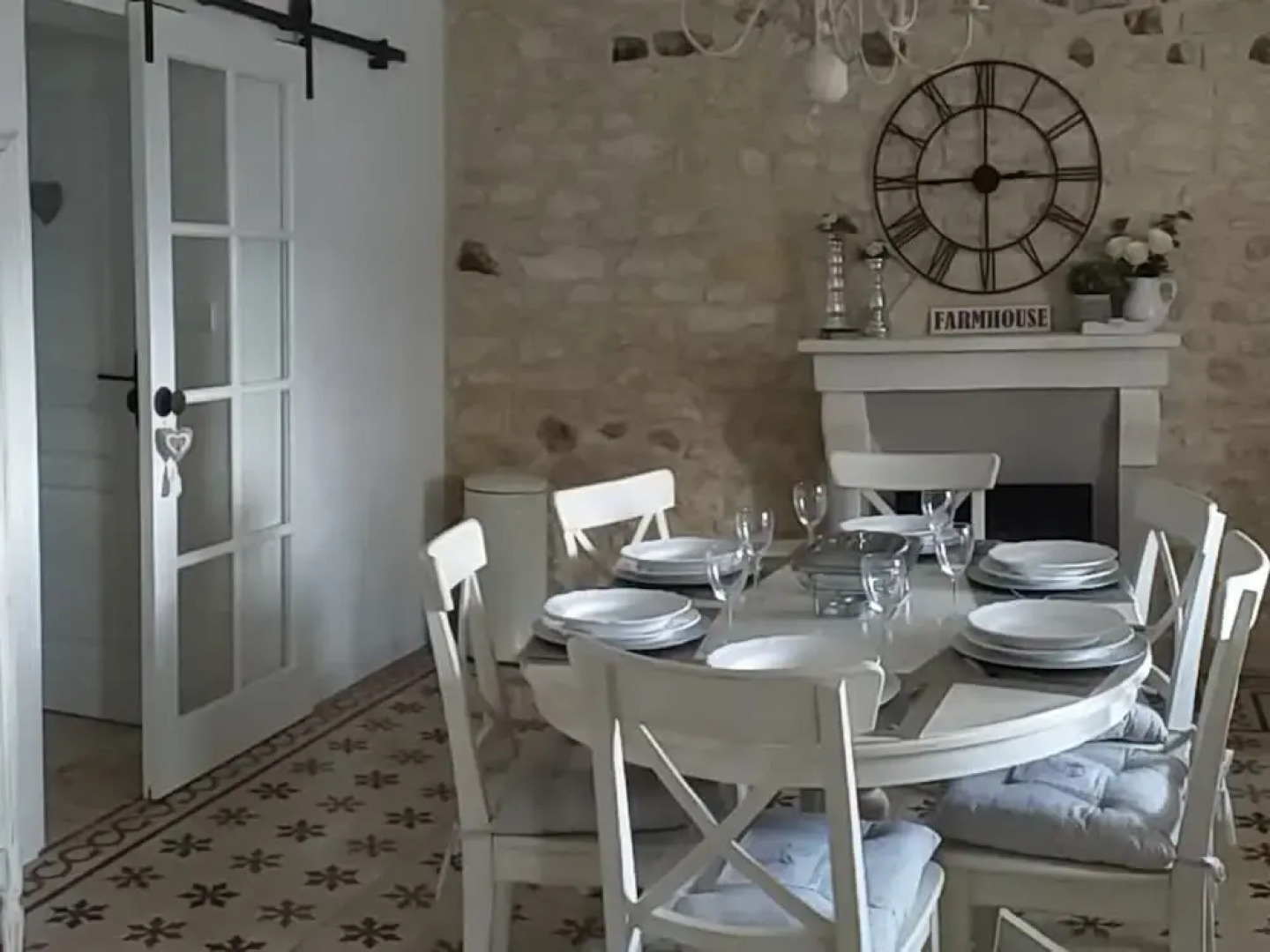 Chic Villa in La Chapelle-blanche-saint-martin With Jacuzzi