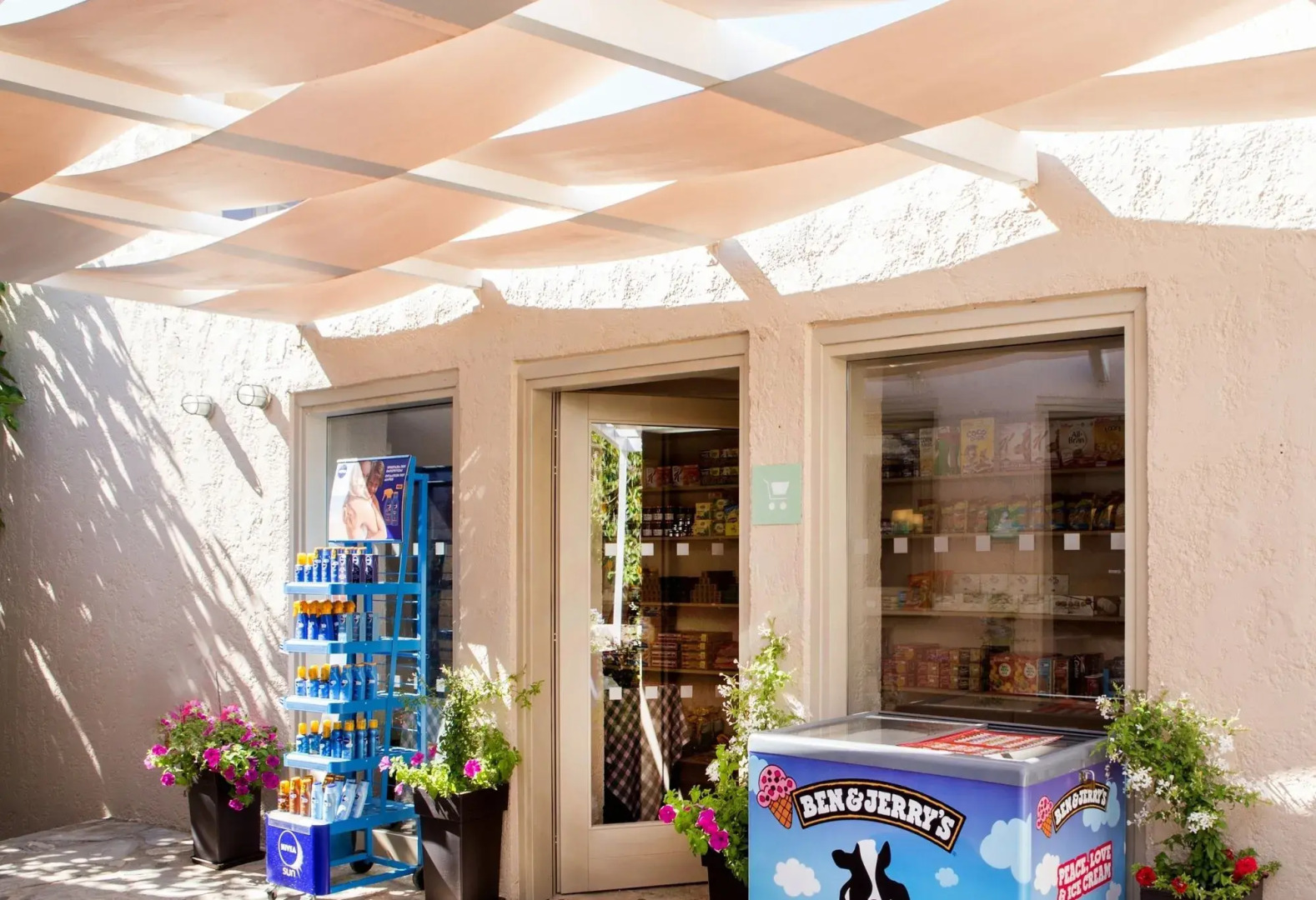 Sundance Apartments and Suites