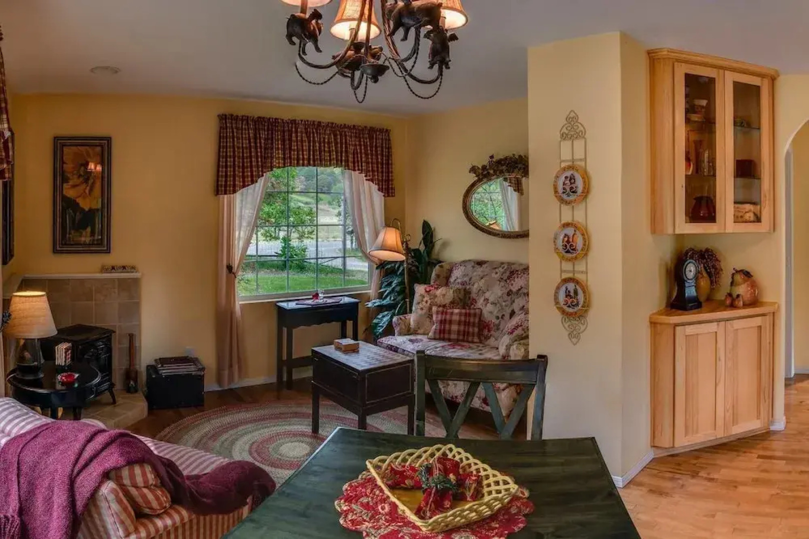 Romantic Rogue River Cottage ~ Near Del Rio Winery