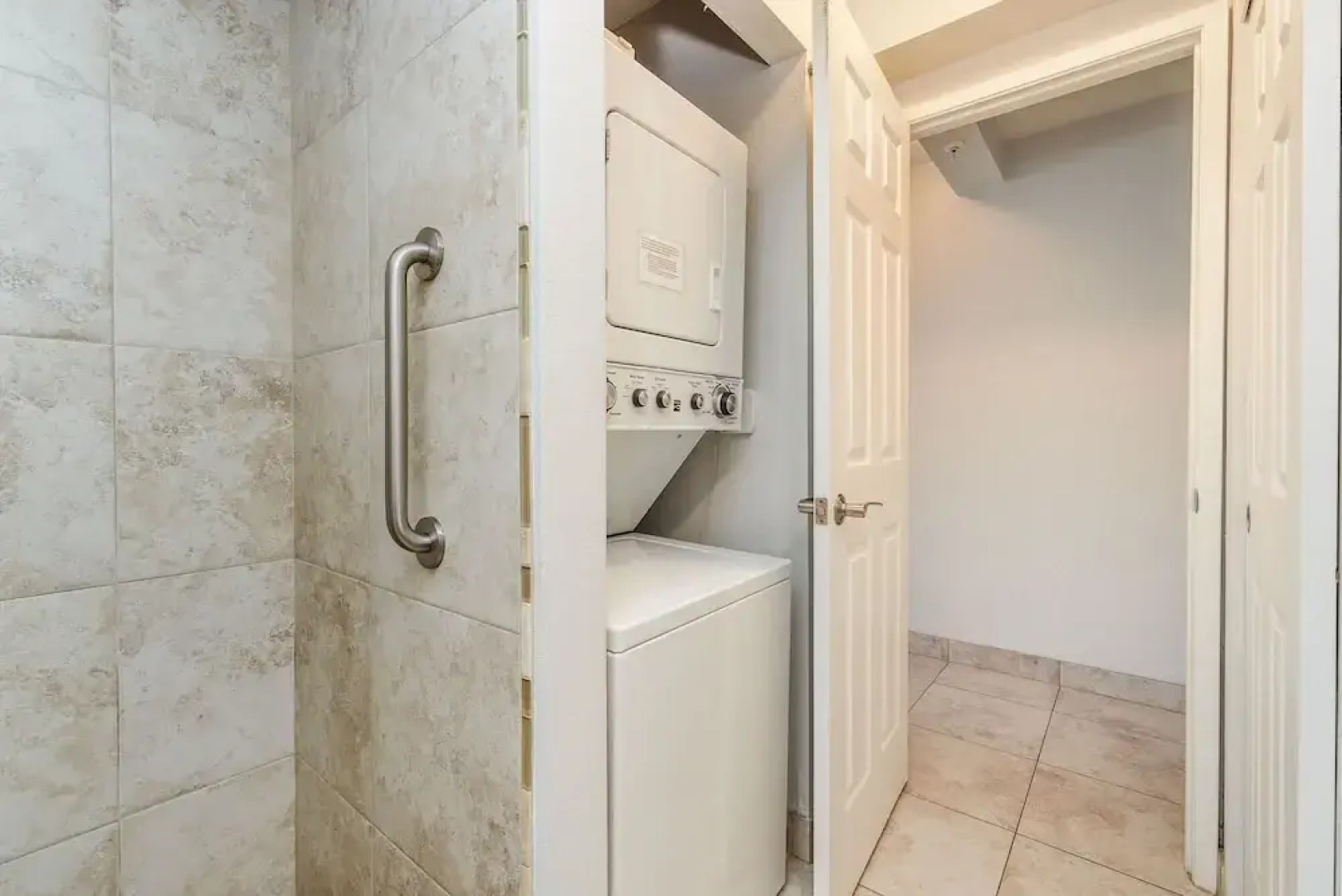 Royal Kahana 702 Studio Bedroom Condo by RedAwning