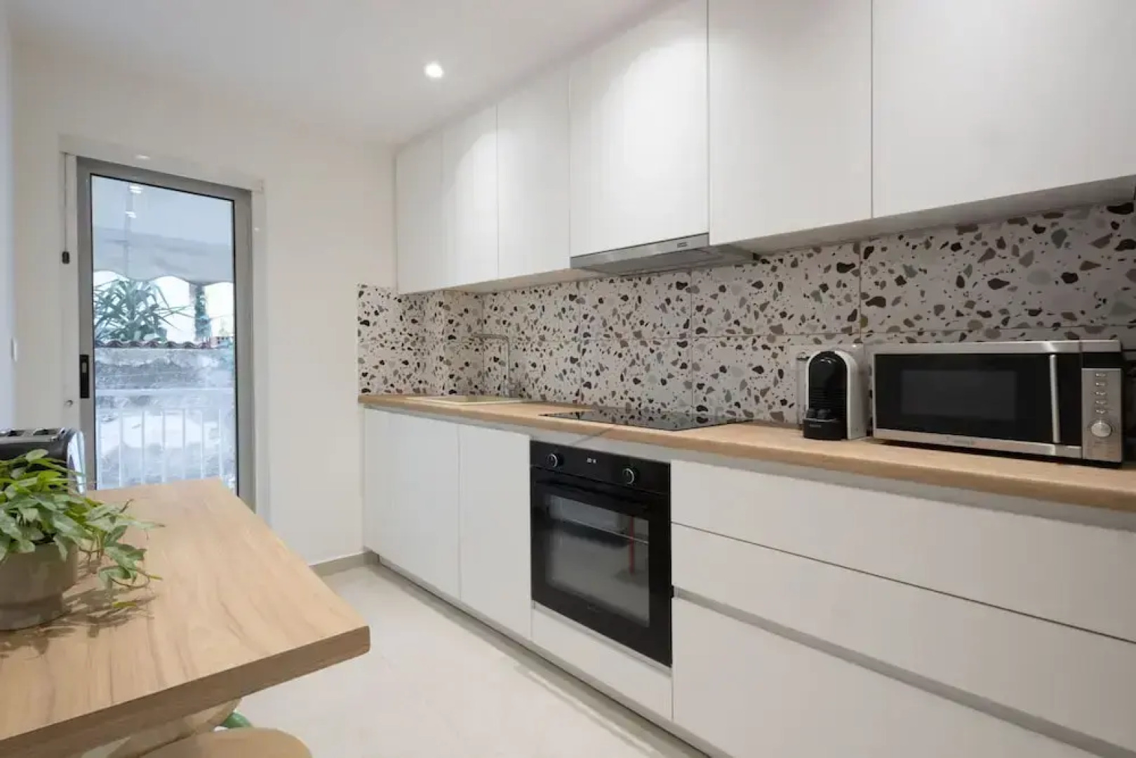 Seaside Elegance Brand New 2BD Luxury Stay