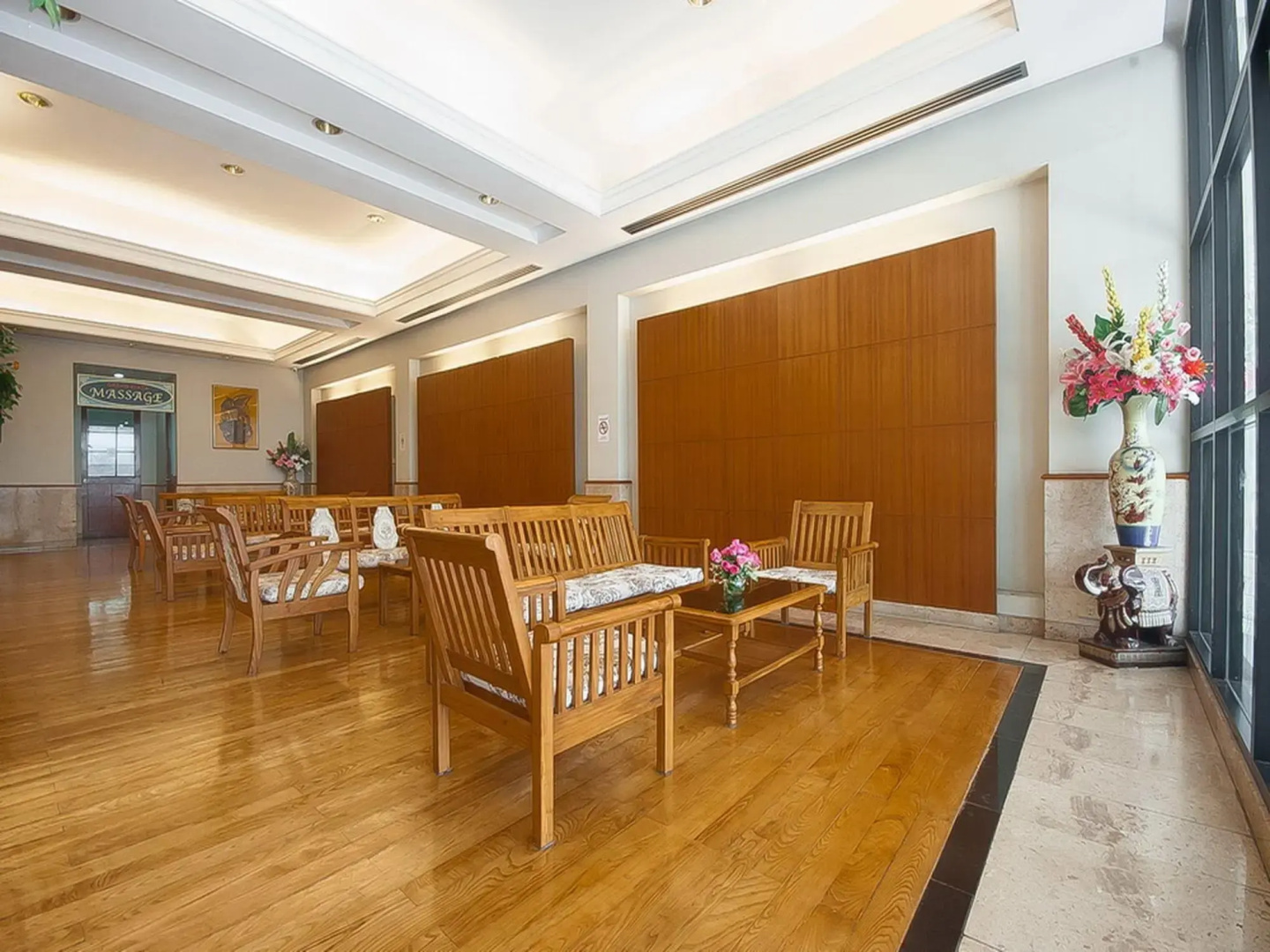 Grand Plaza Hotel