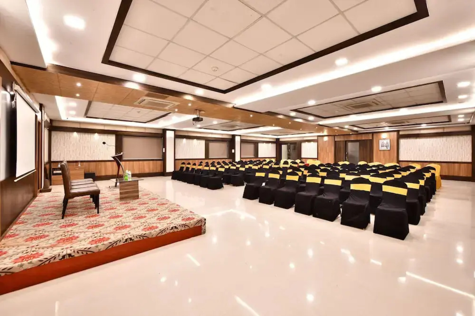Click Hotel Sagar Plaza Chakan, Pune