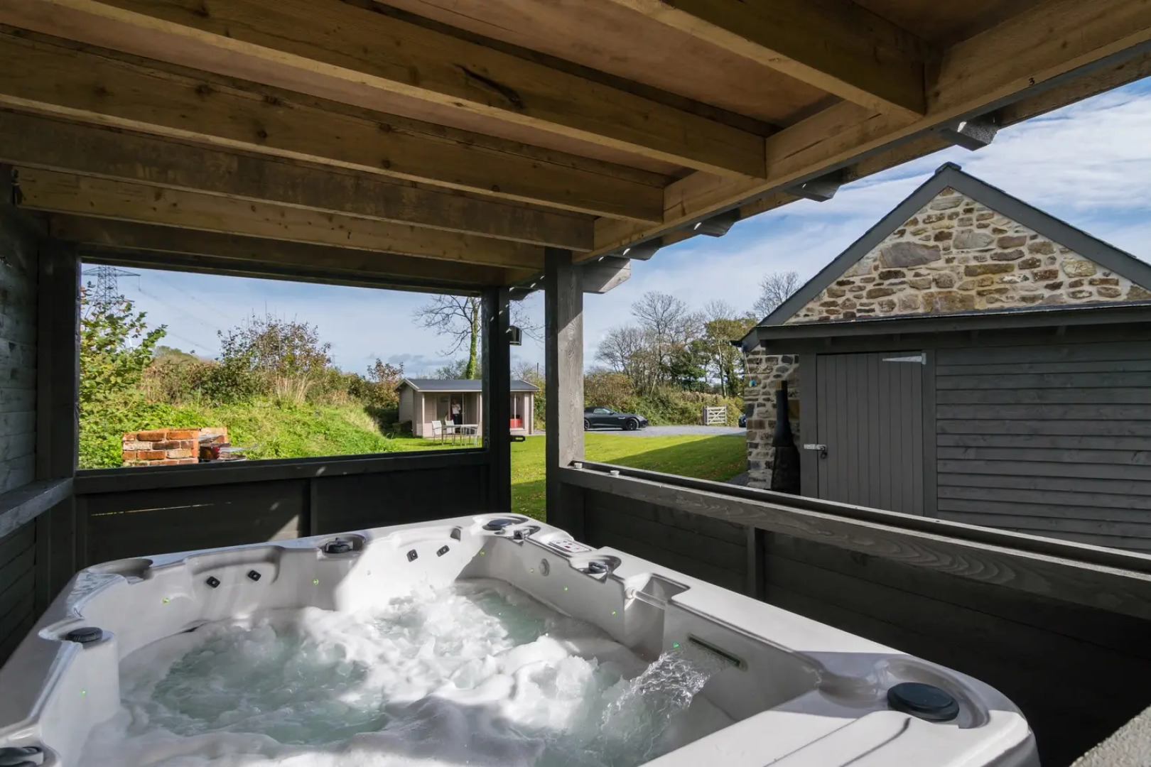 The Dairy - Luxury Cottage Hot Tub and Summer House Countryside Views Pet Friendly