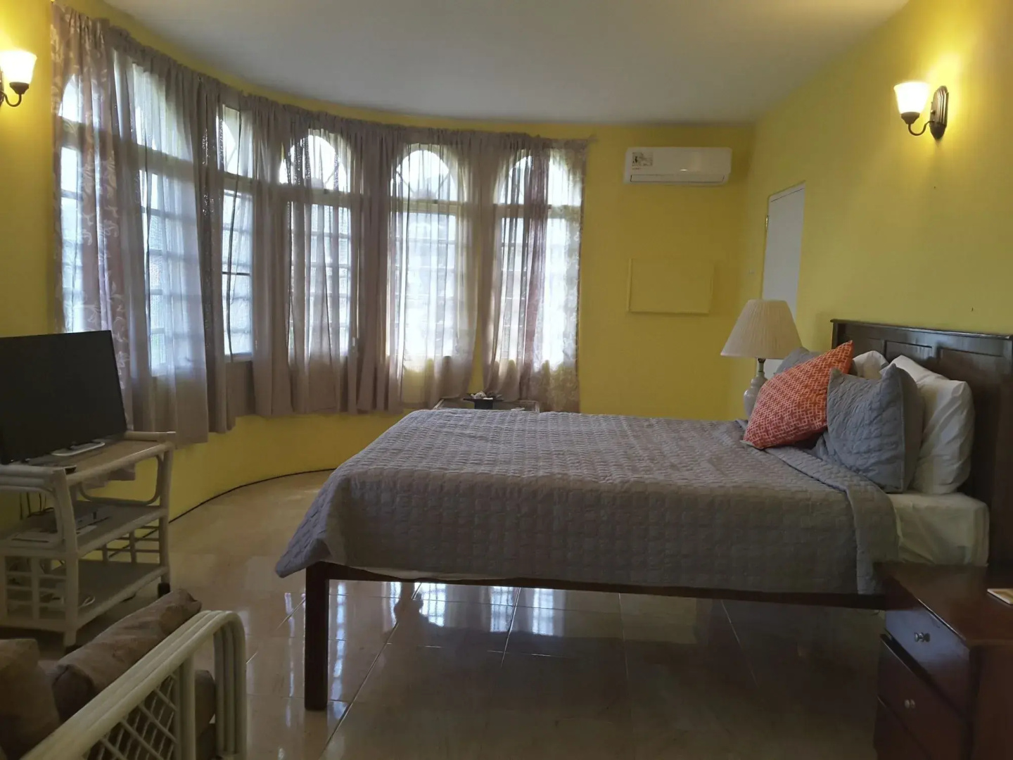 The Apartments at Jolly Castle