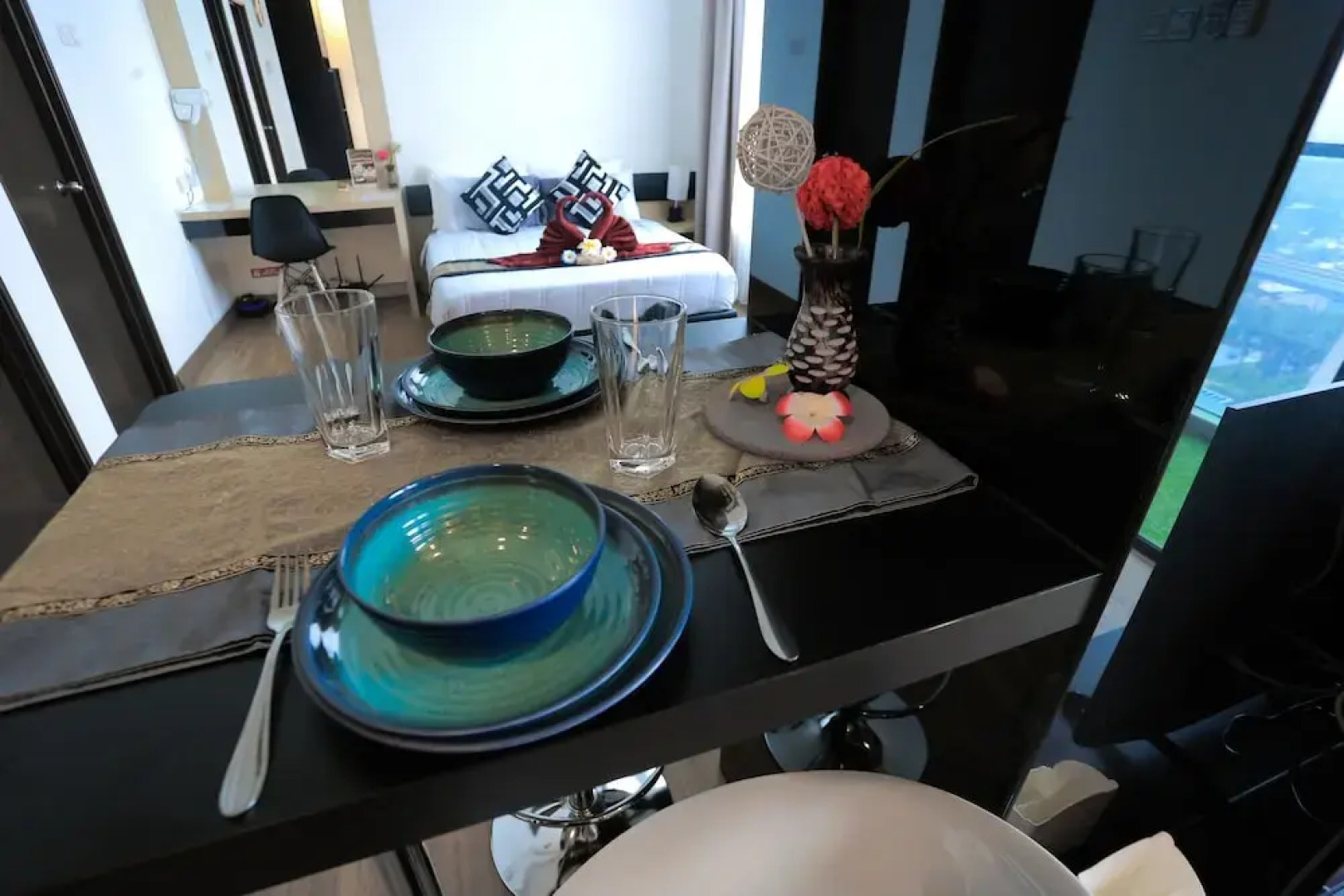 MLH Deluxe Studio Suites @ Landmark Residence