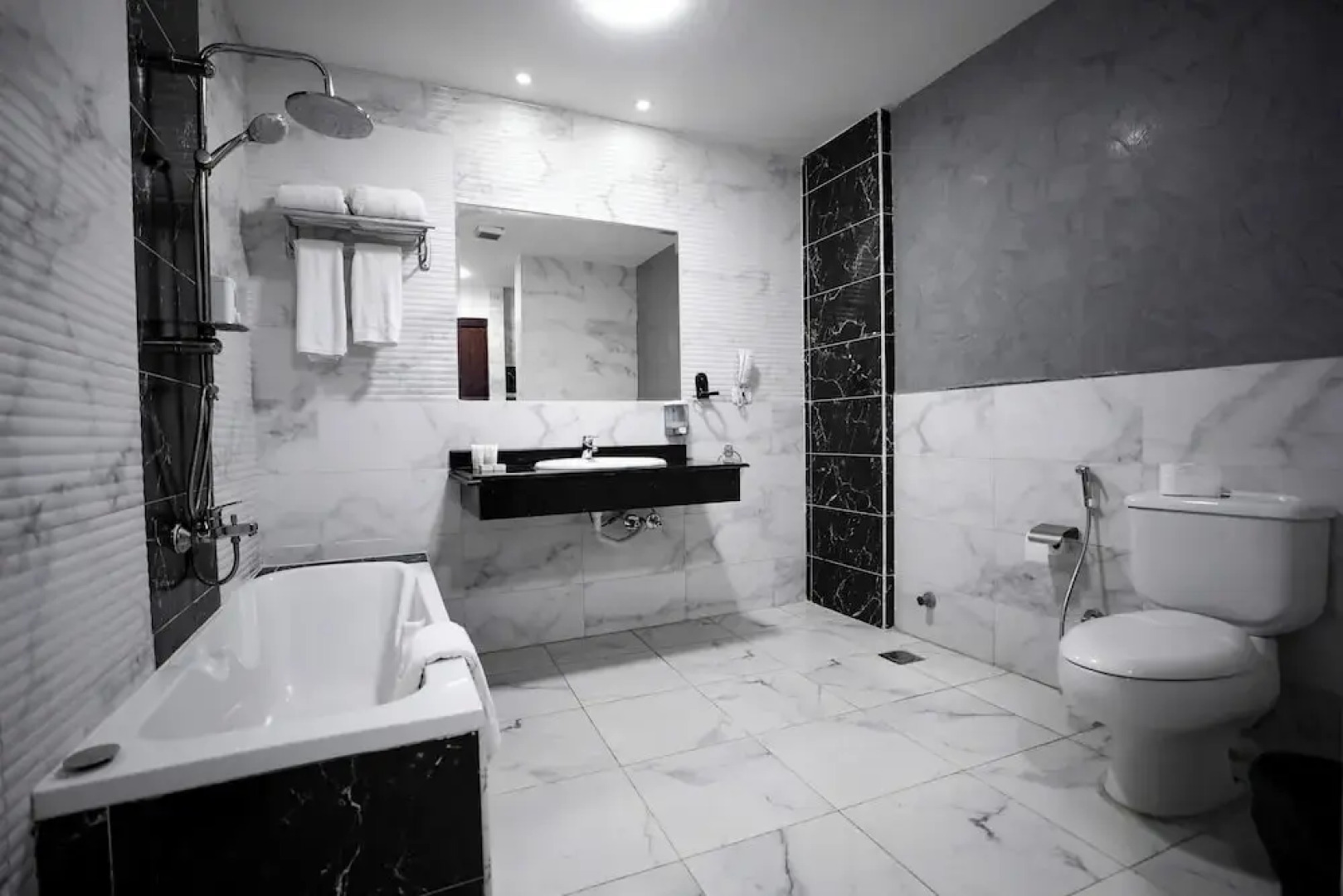 Byoot Bay Hotel & Resort