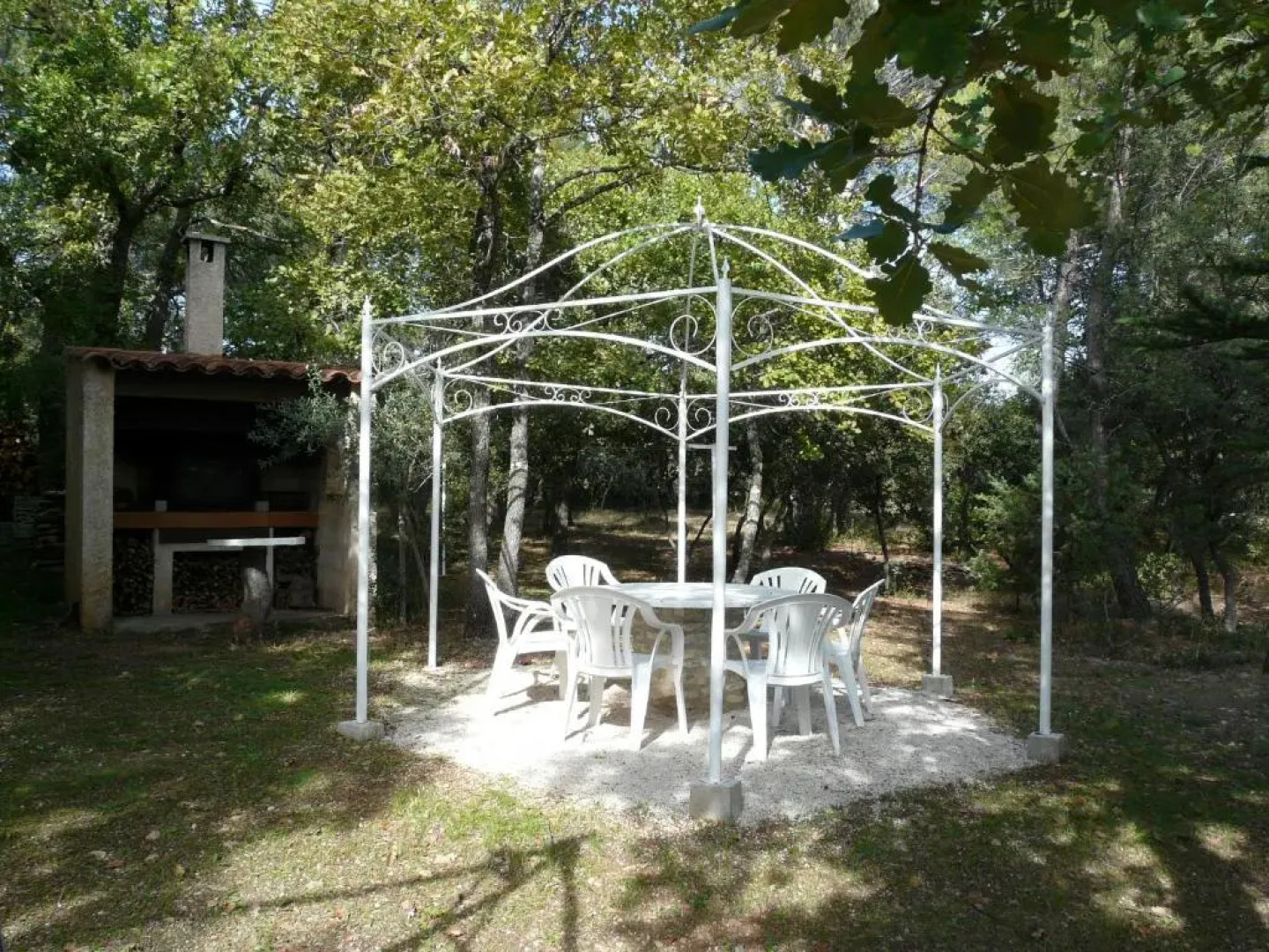 Agréable Maison de Vacances avec Piscine Privée, située en Campagne du village de Cabrières d'Avignon au cœur du Luberon, 6 personnes, LS2-2 OULIVE