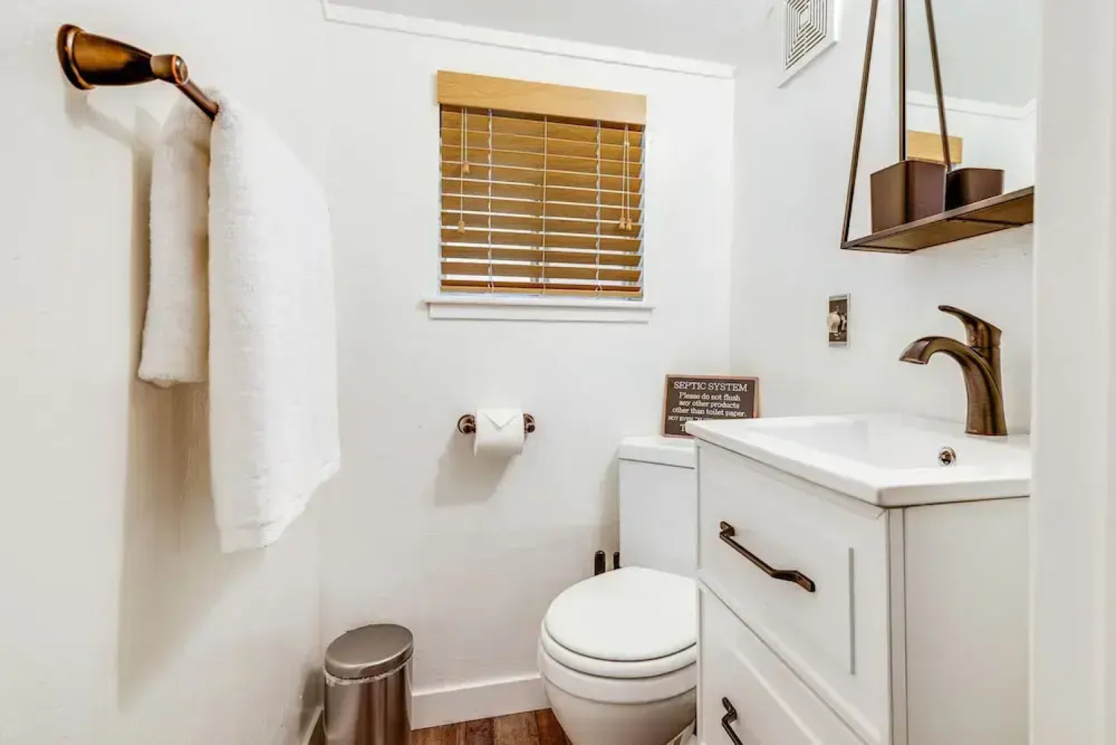 3 Mi to Calaveras Big Trees: Cabin w/ Fire Pit!