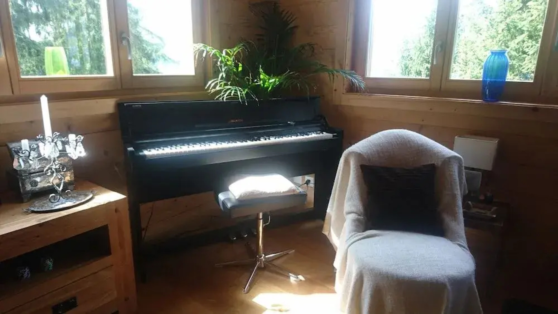 LOYEHILL Chalet. Swiss Alps Escape