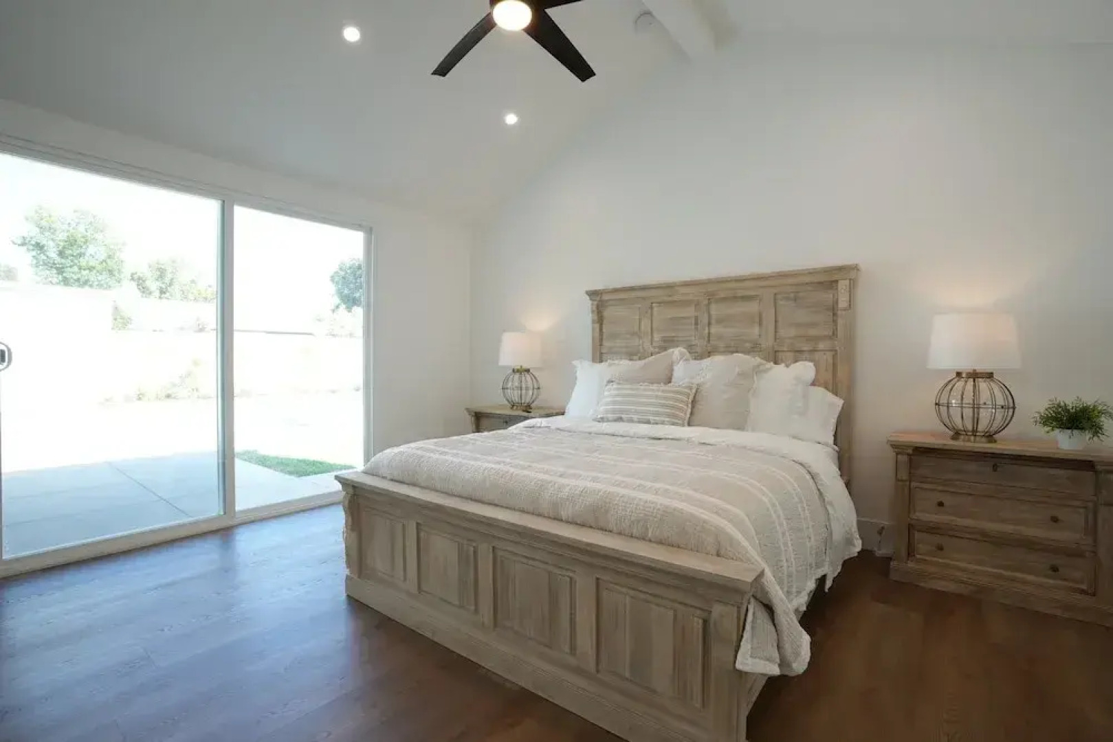 4 bedroom, 2 bathrooms