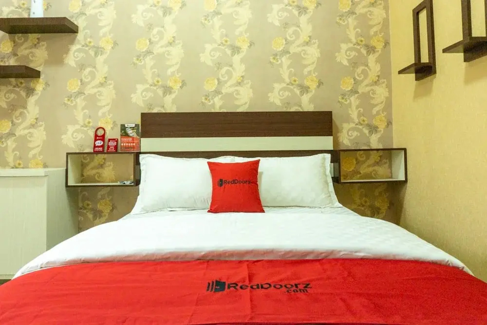 RedDoorz near Benteng Van Den Bosch