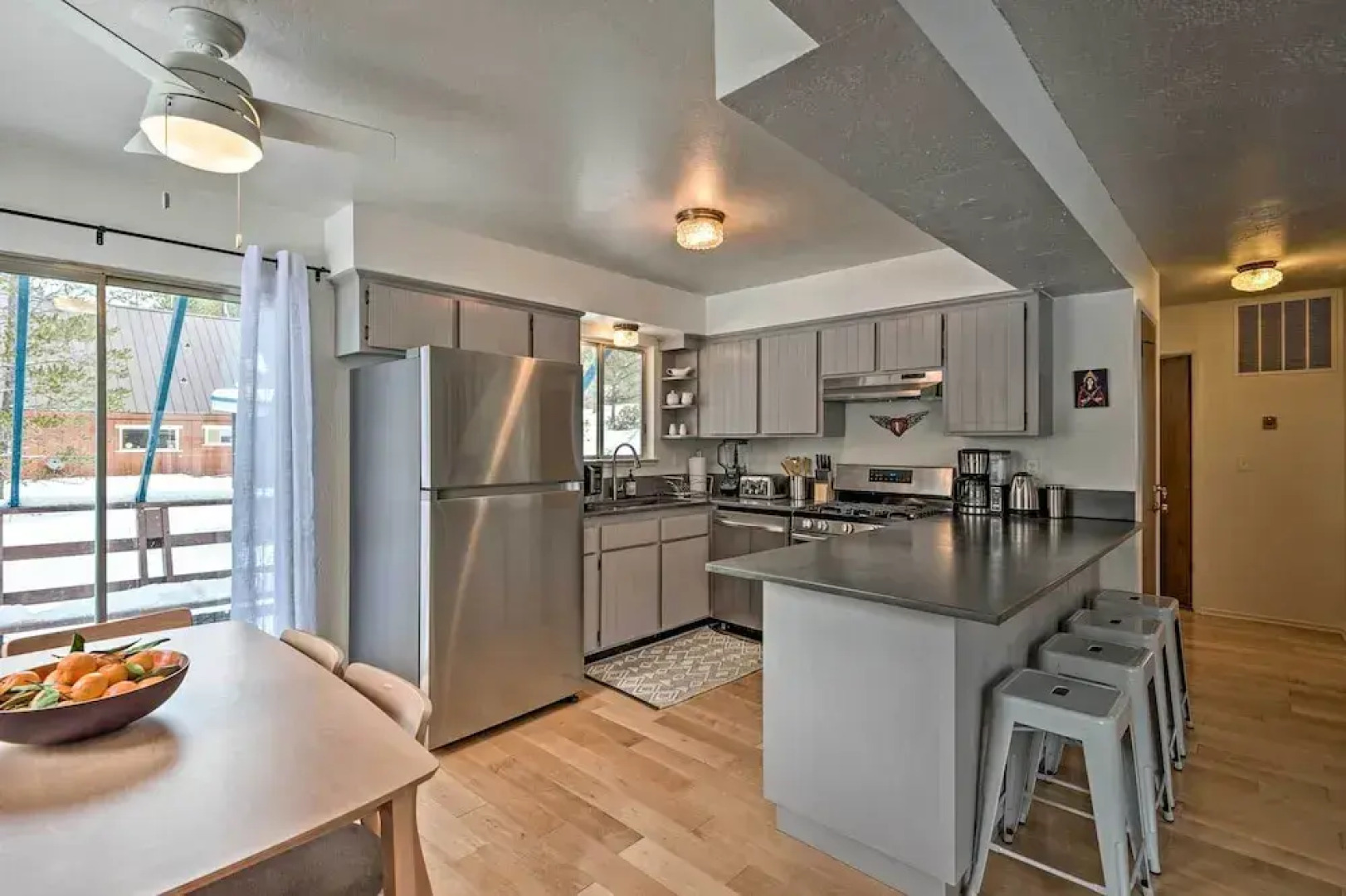 Peaceful & Upscale Ski Cabin: 11 Mi to Heavenly!